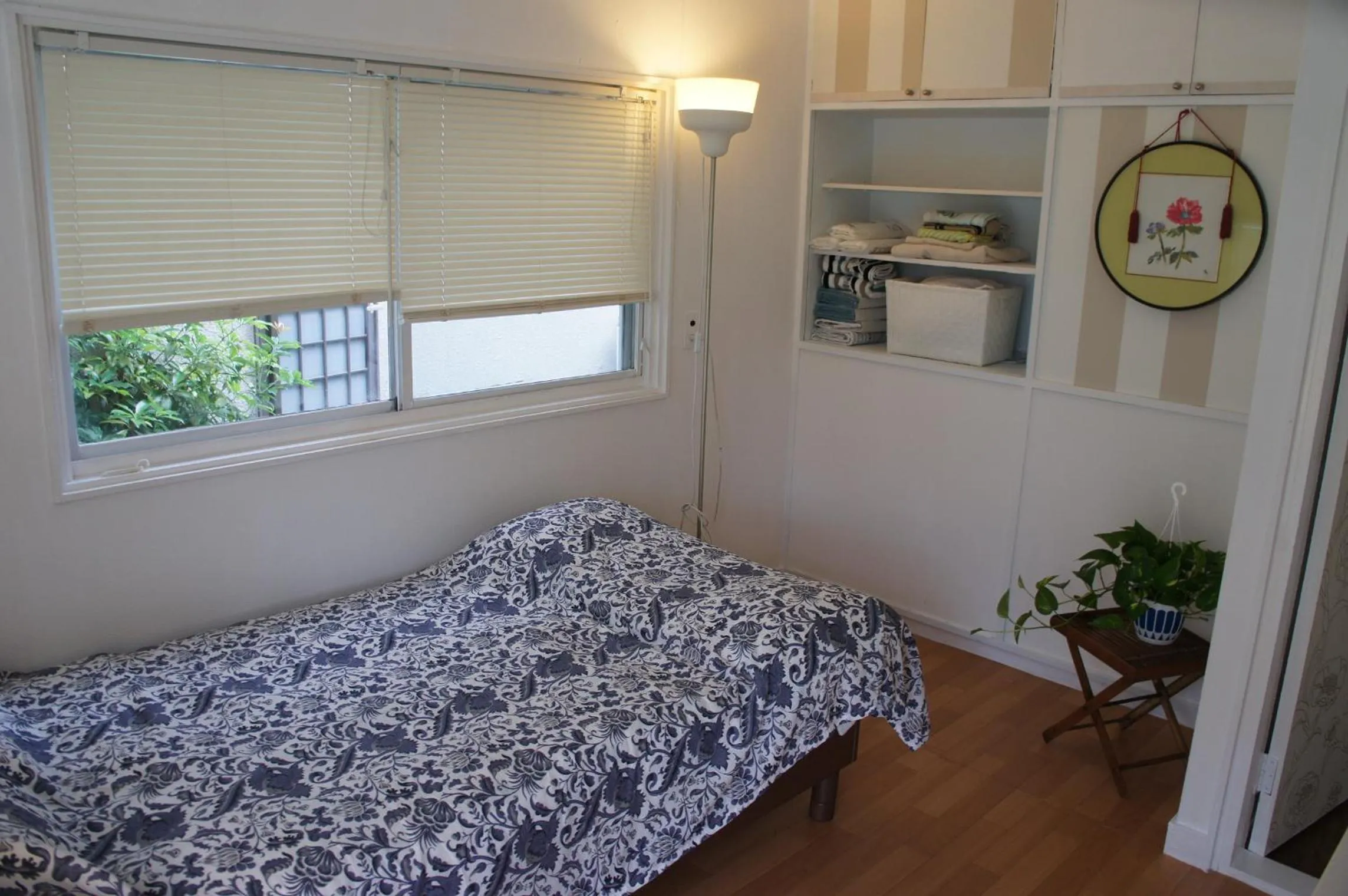 Bed in EMS Enoshima クラシックゲストハウス 寝室は個室 犬OK