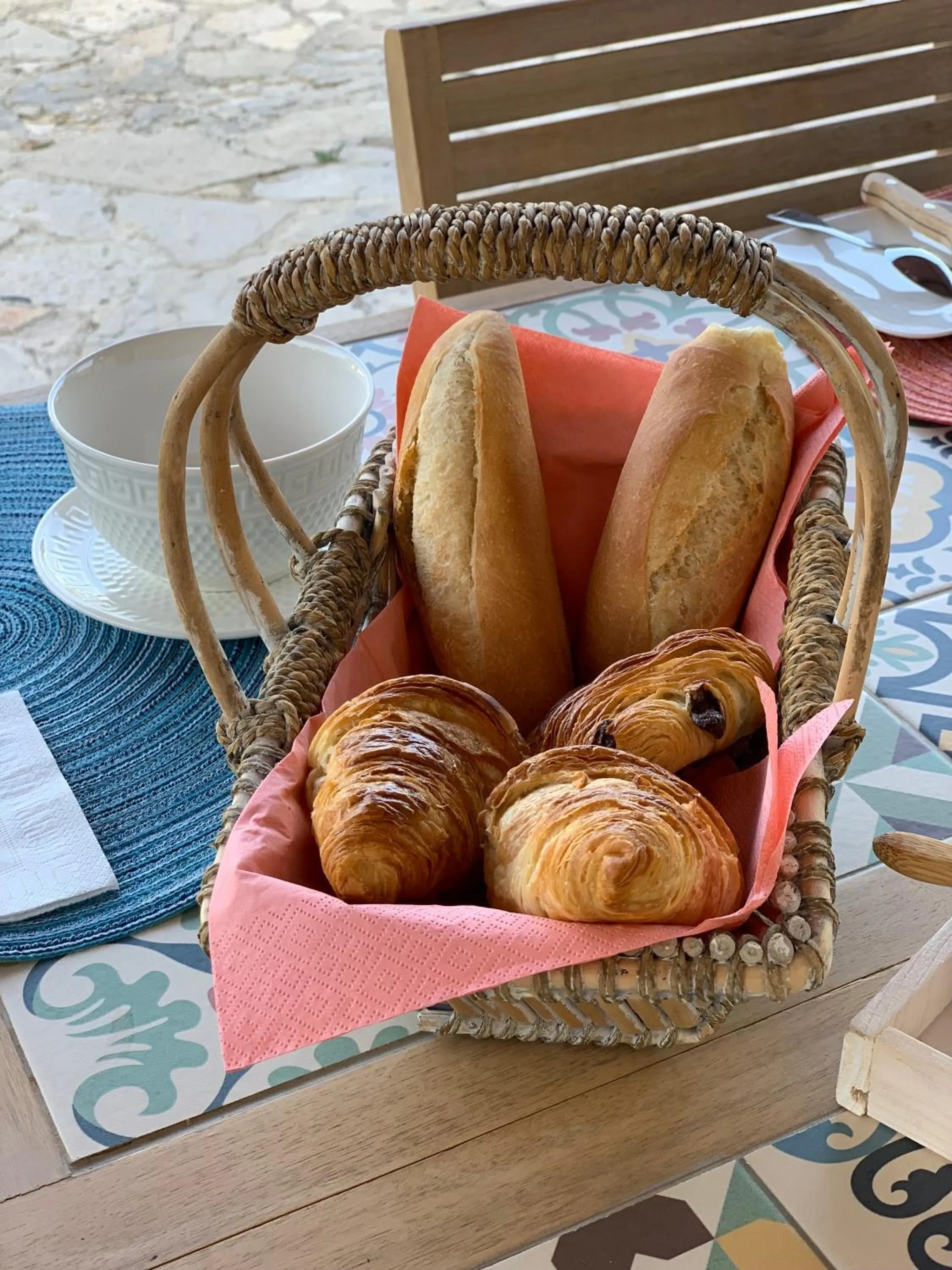 Breakfast in Villa QUINISSOLE