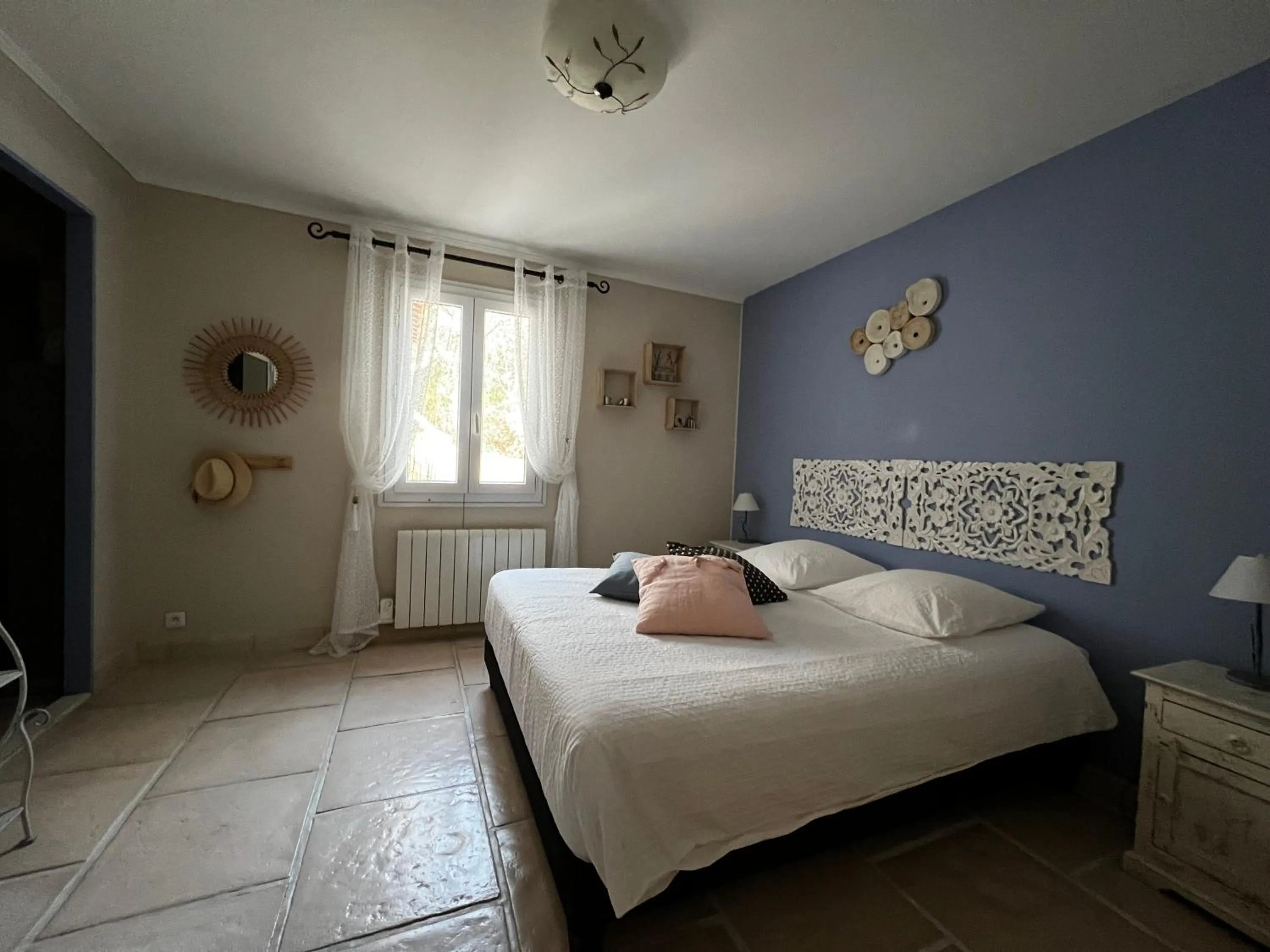 Bed in Villa QUINISSOLE