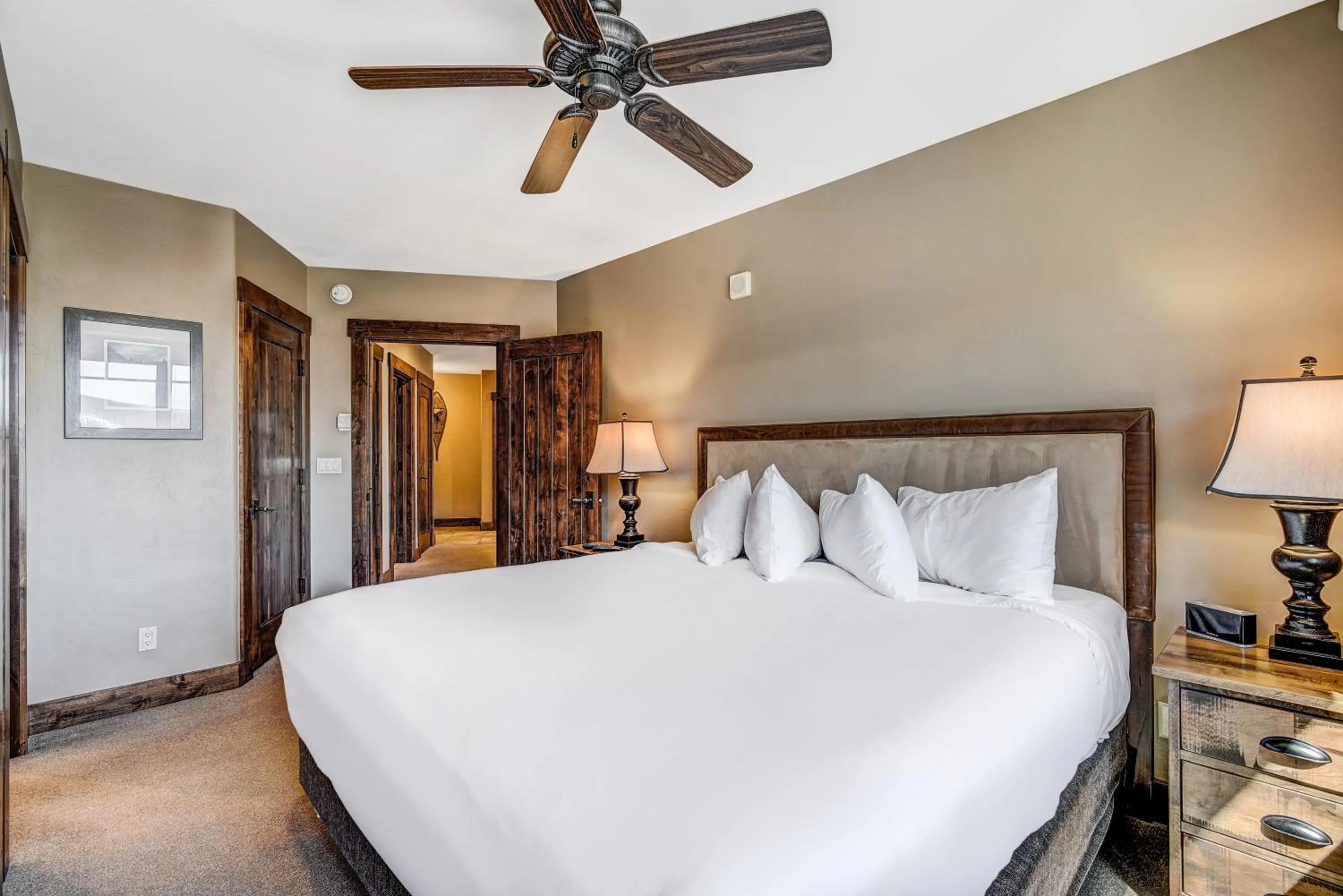 Bed in Crystal Peak Lodge C7400