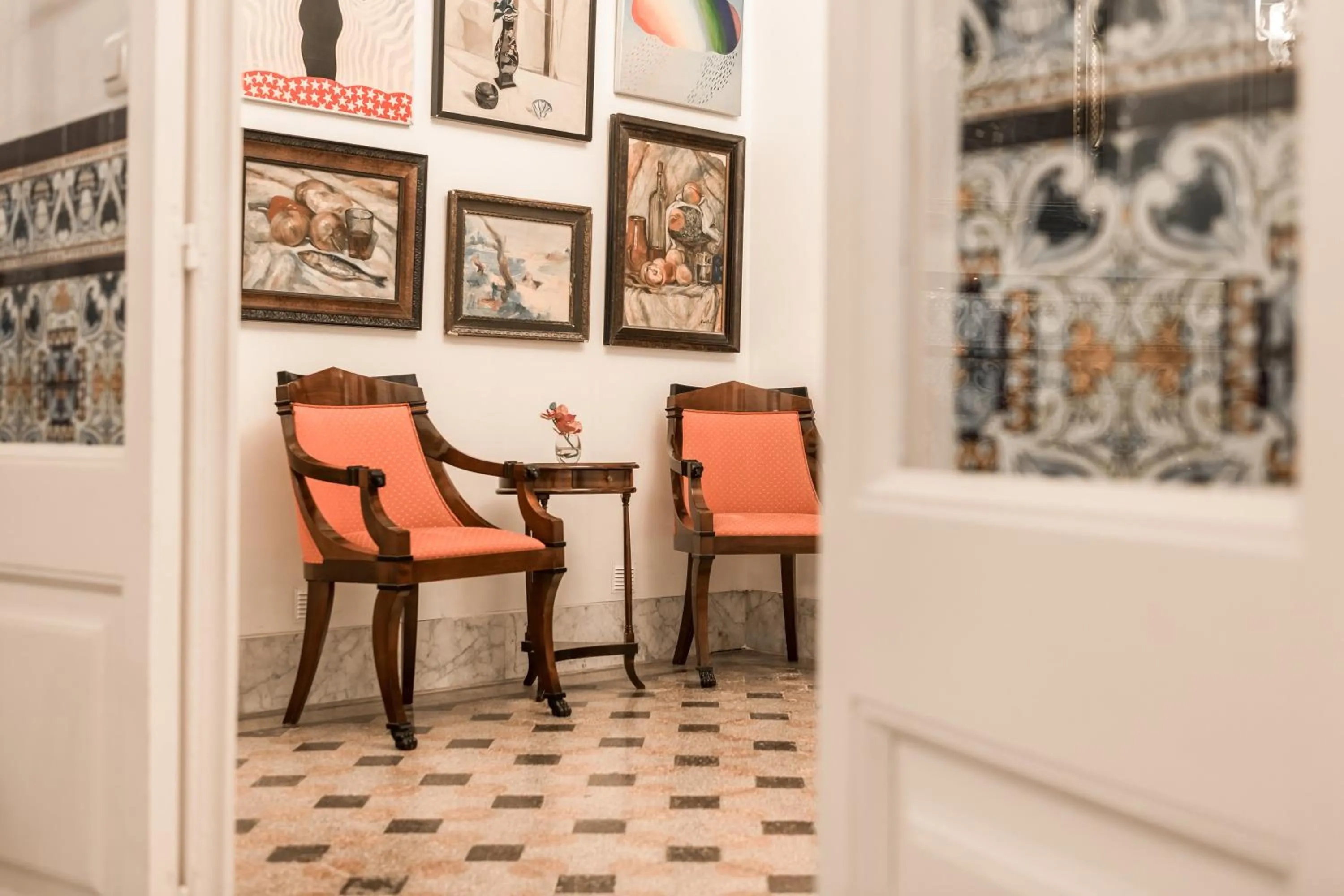 Communal lounge/ TV room in Hotel Medium Romantic