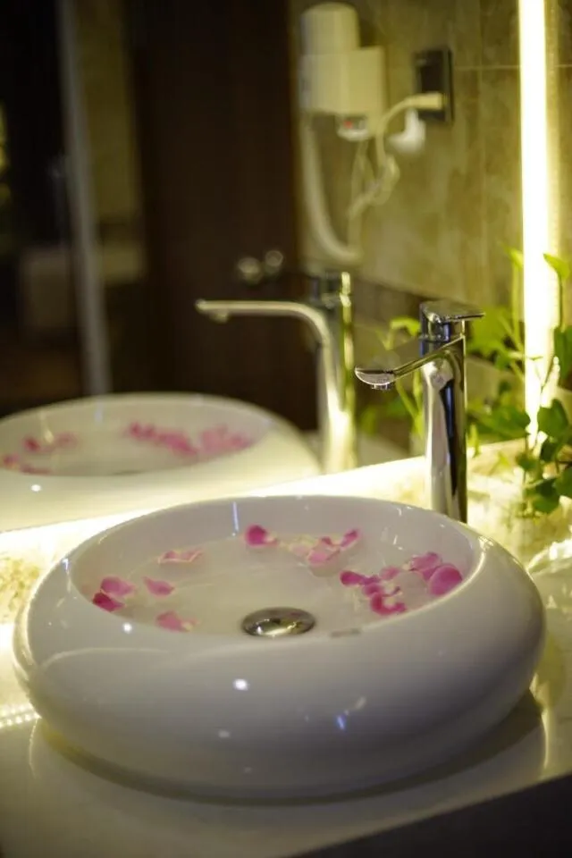 Bathroom in Green Hadong Hotel