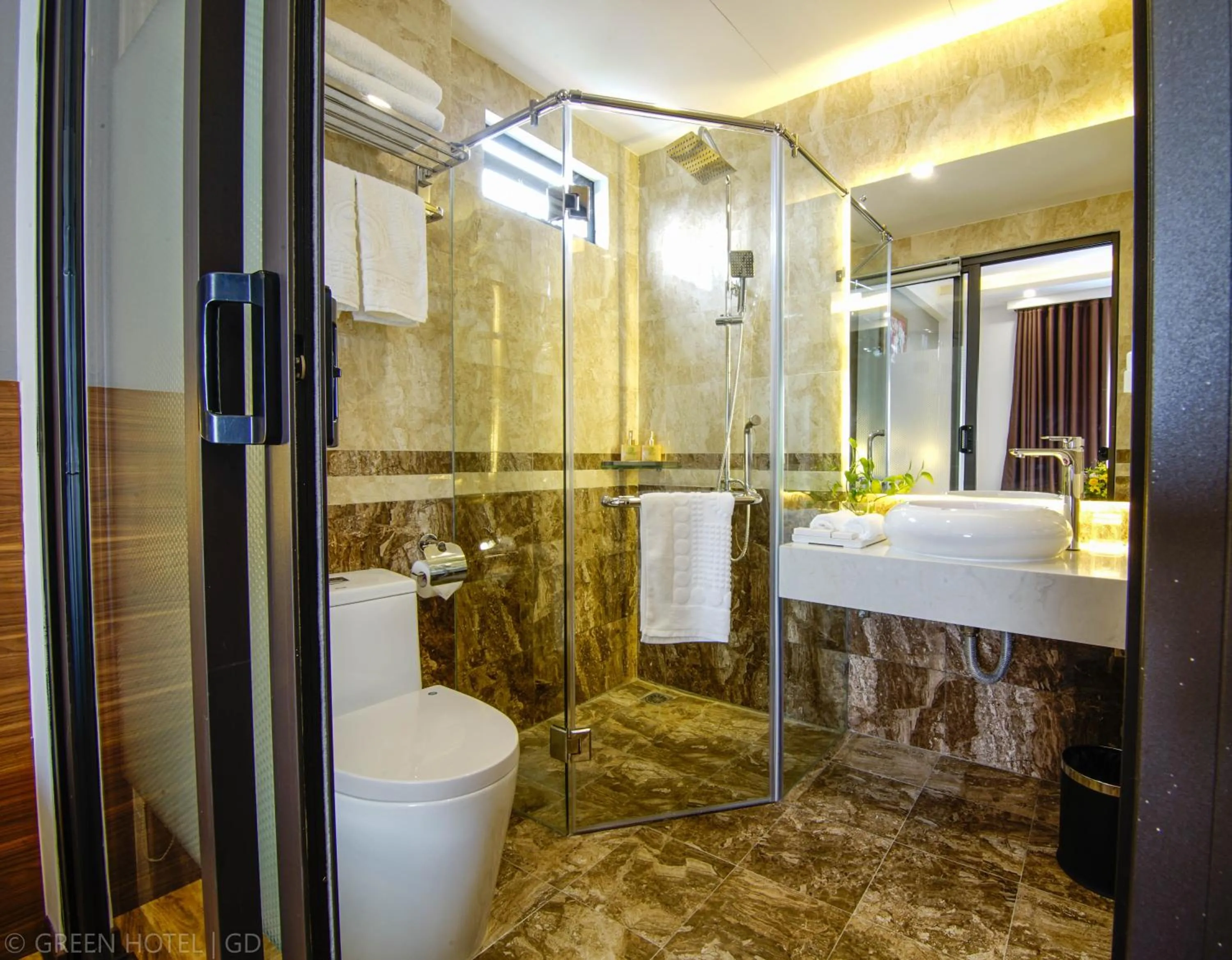 Bathroom in Green Hadong Hotel