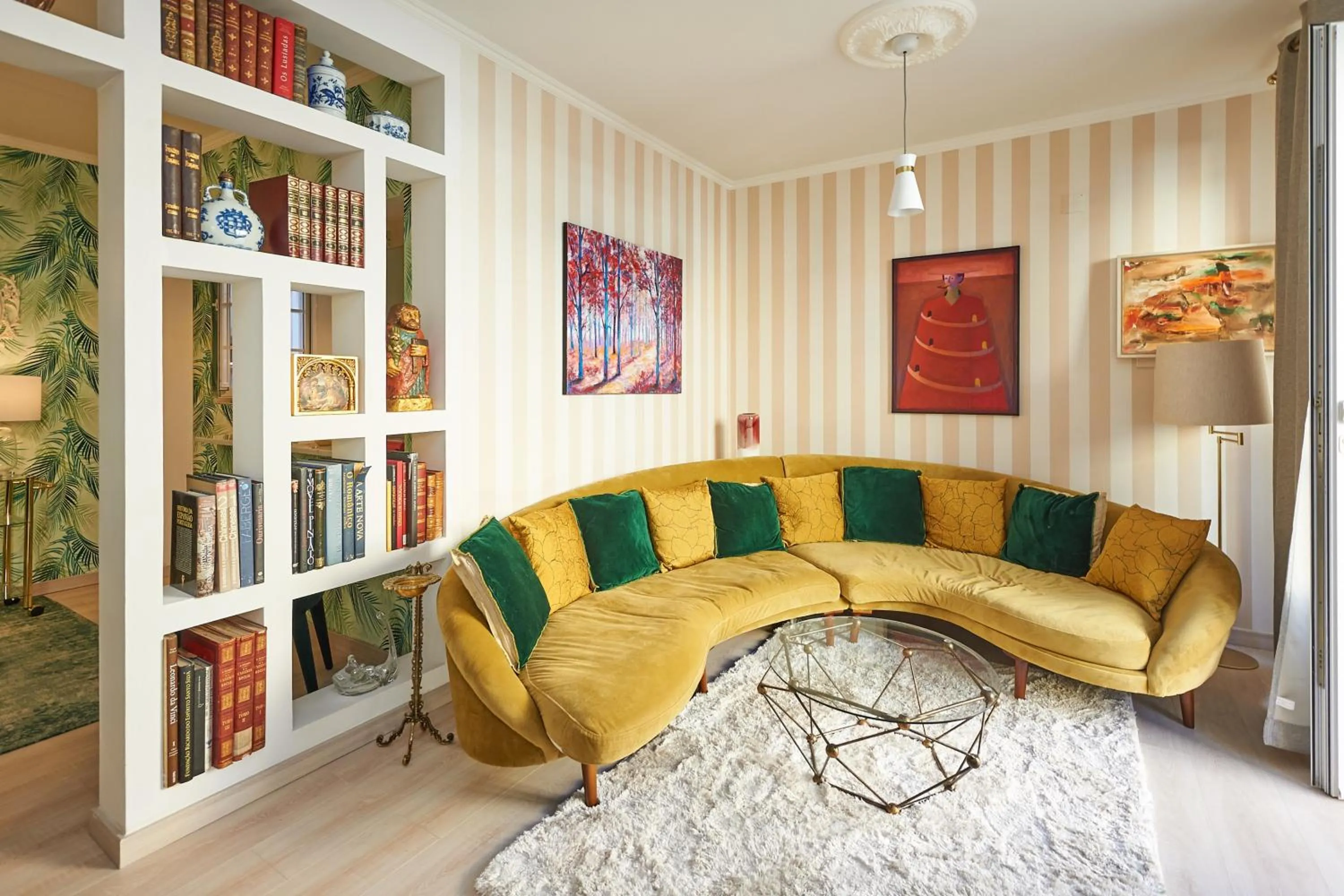 Spacious apartment in Estoril with private garden, 120 m²