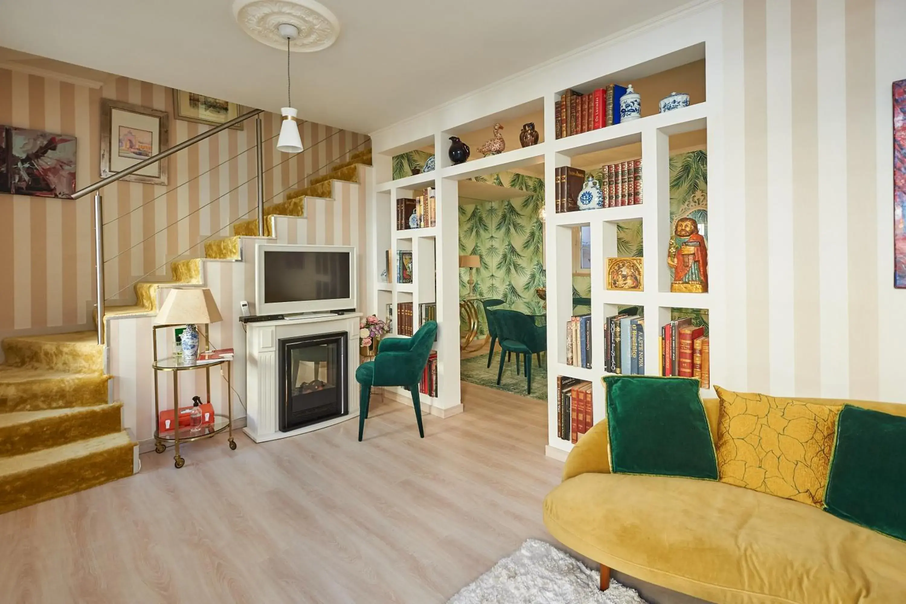 Spacious apartment in Estoril with private garden, 120 m² Spacious apartment in Estoril with private garden, 120 m²