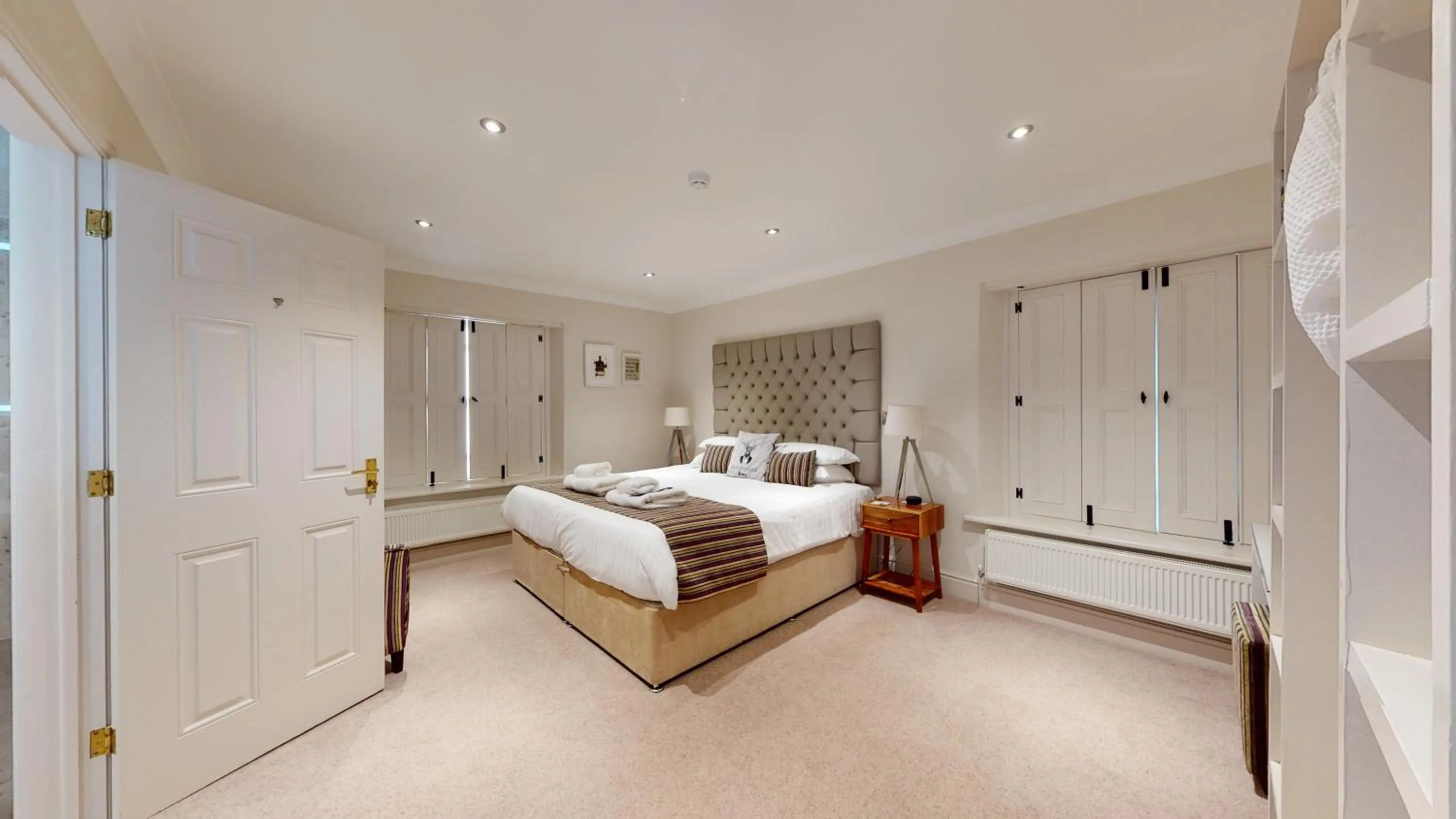 Photo of the whole room, Bed in The Devonshire Arms