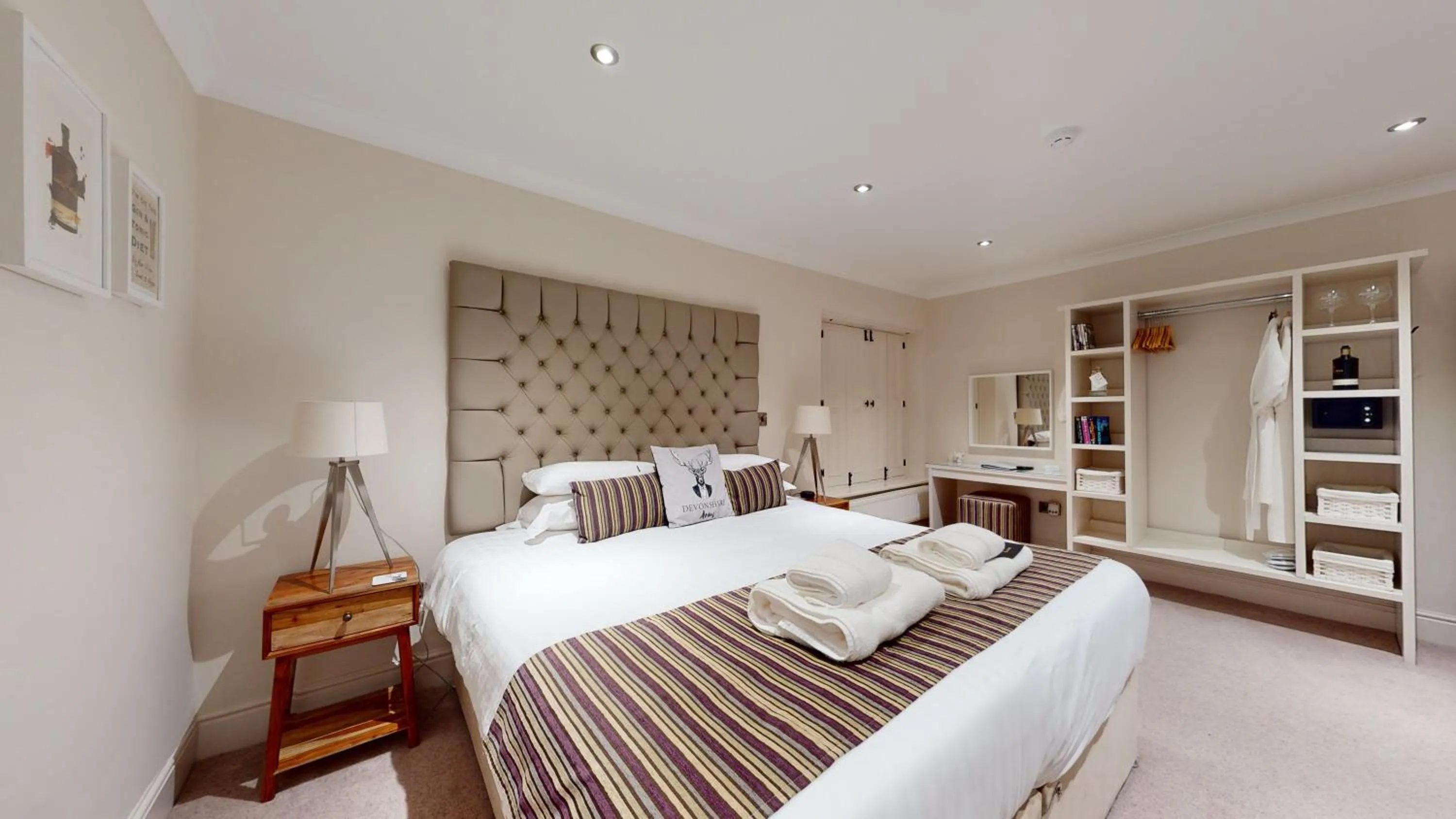 Photo of the whole room, Bed in The Devonshire Arms