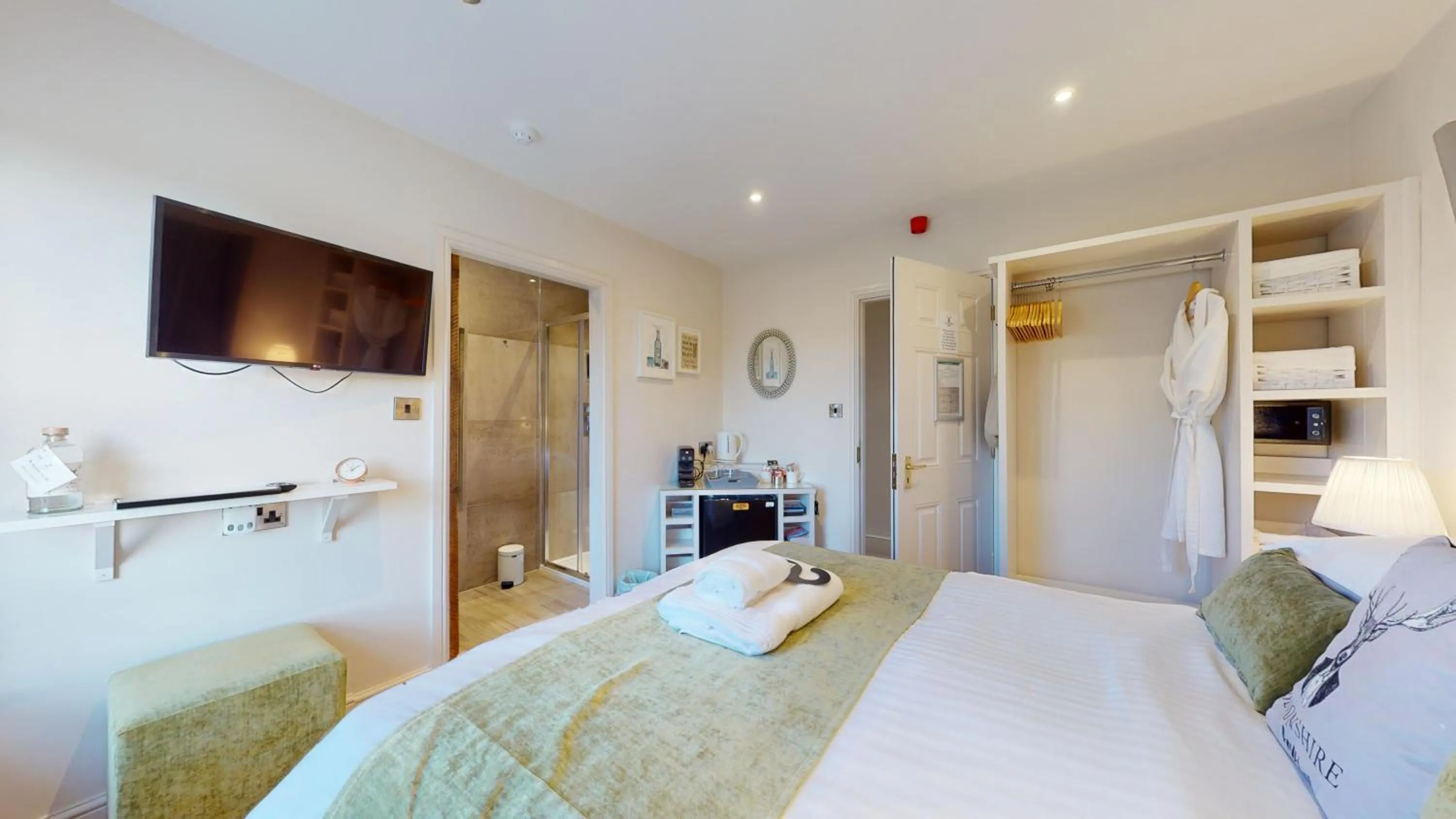 Bedroom, Bed in The Devonshire Arms