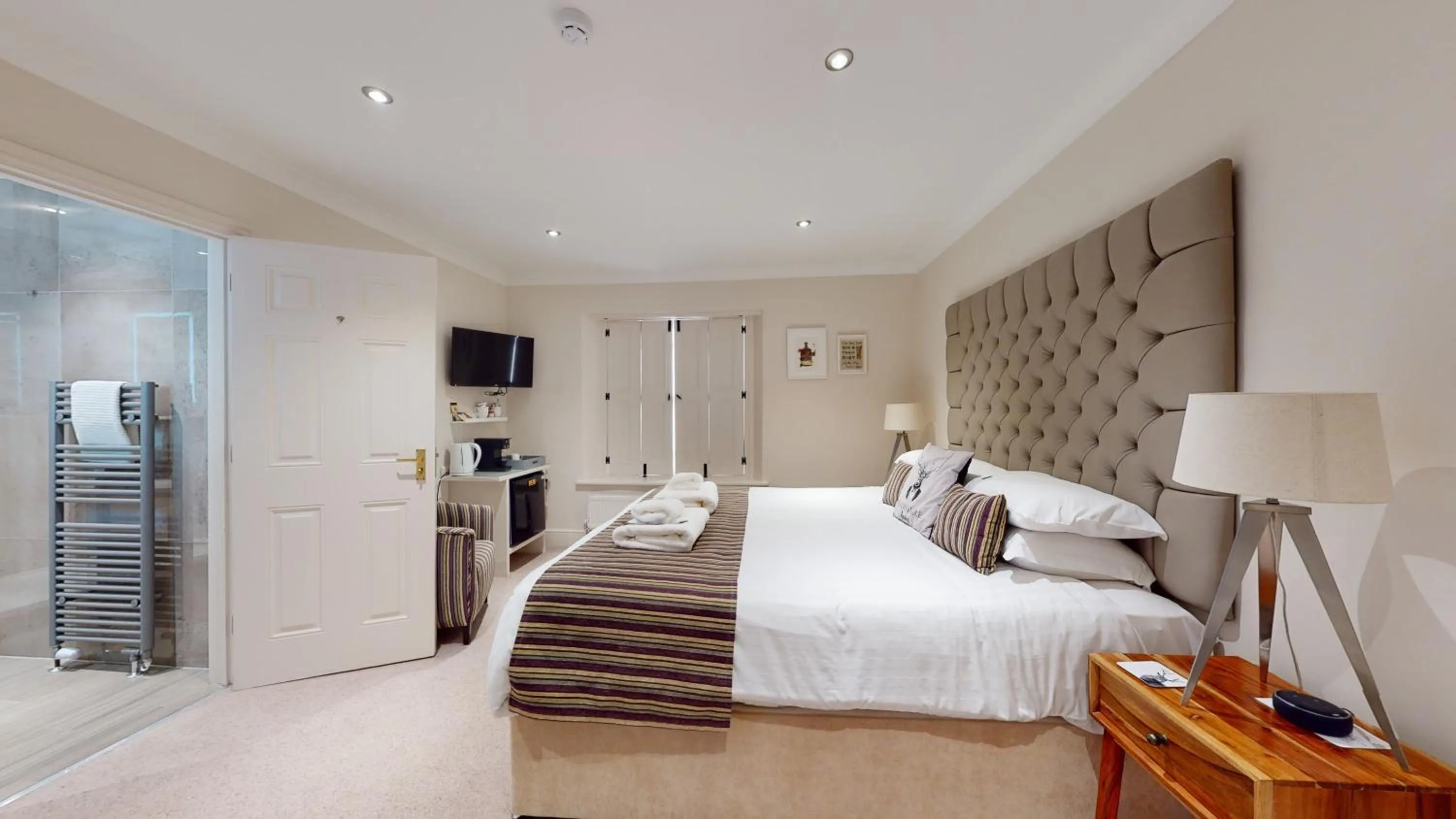 Bedroom, Bed in The Devonshire Arms