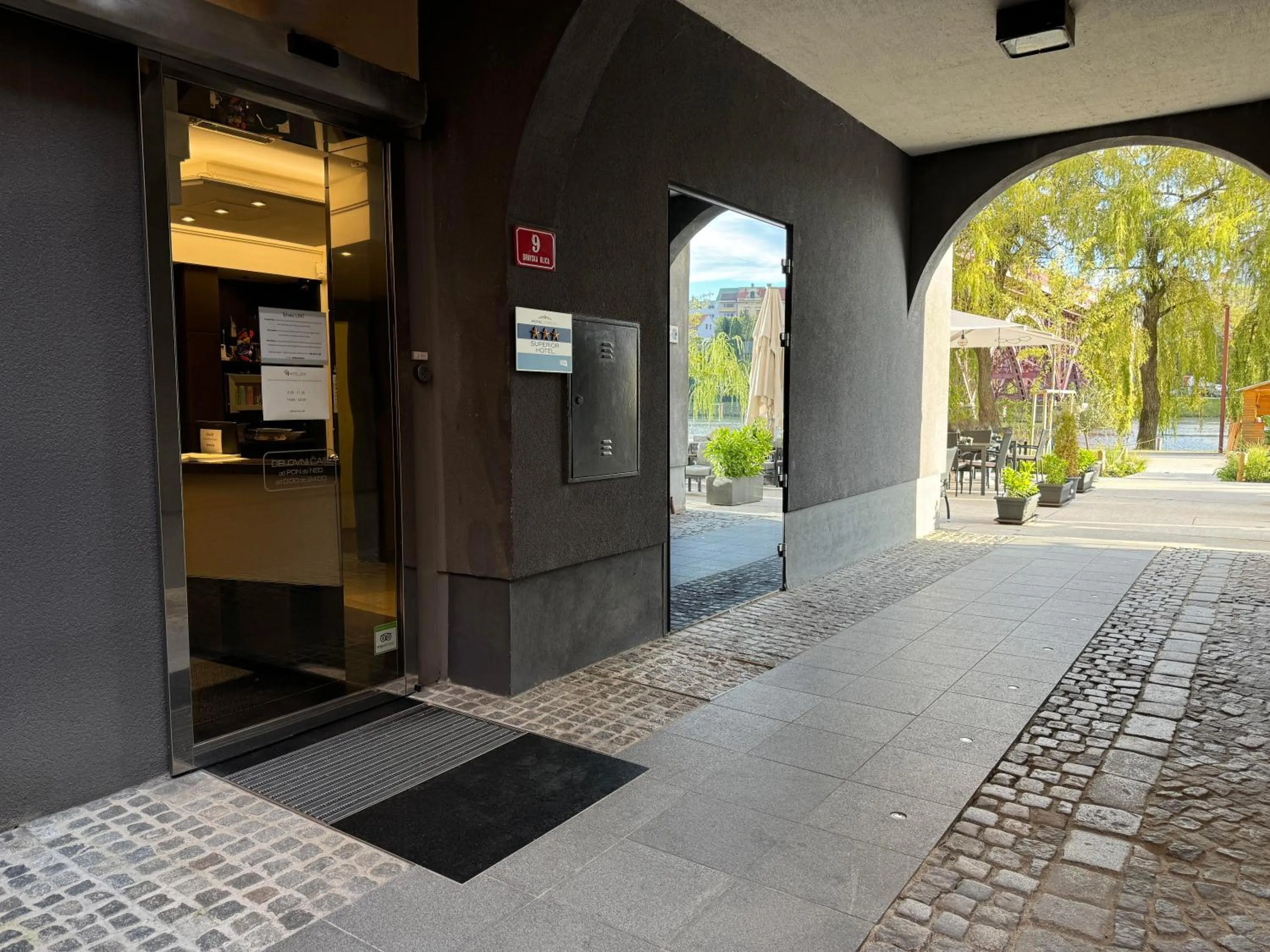Facade/entrance in Hotel Lent