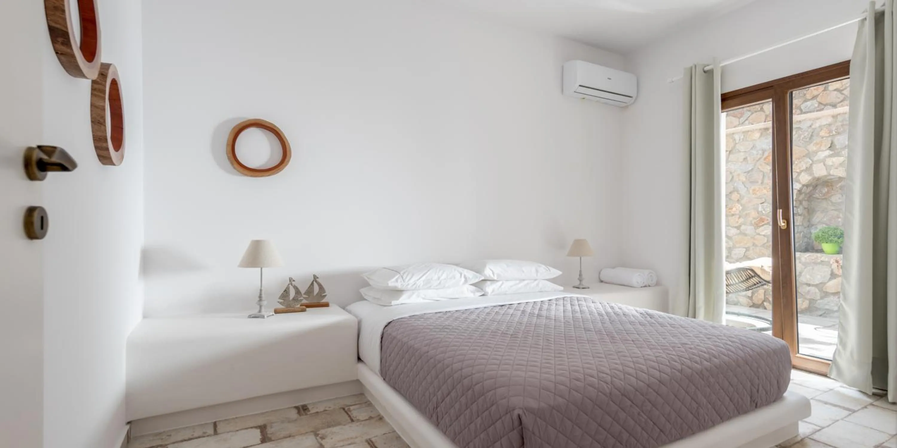 Bed in Elia Residences Santorini