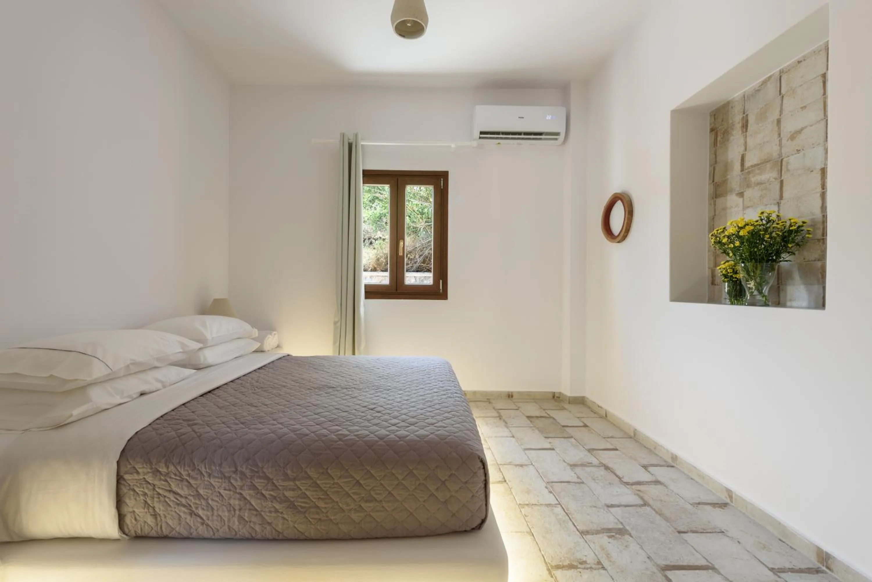 Bed in Elia Residences Santorini