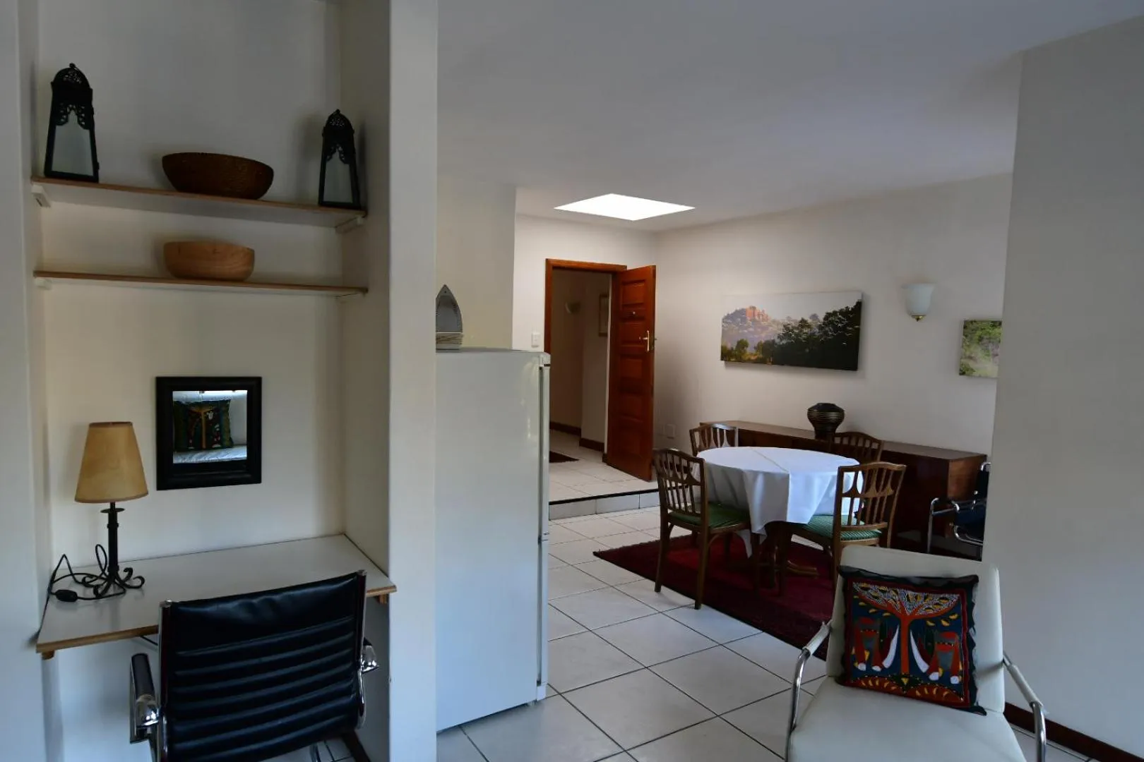 Dining area, Bed in Highgrove Guesthouse Morningside Sandton