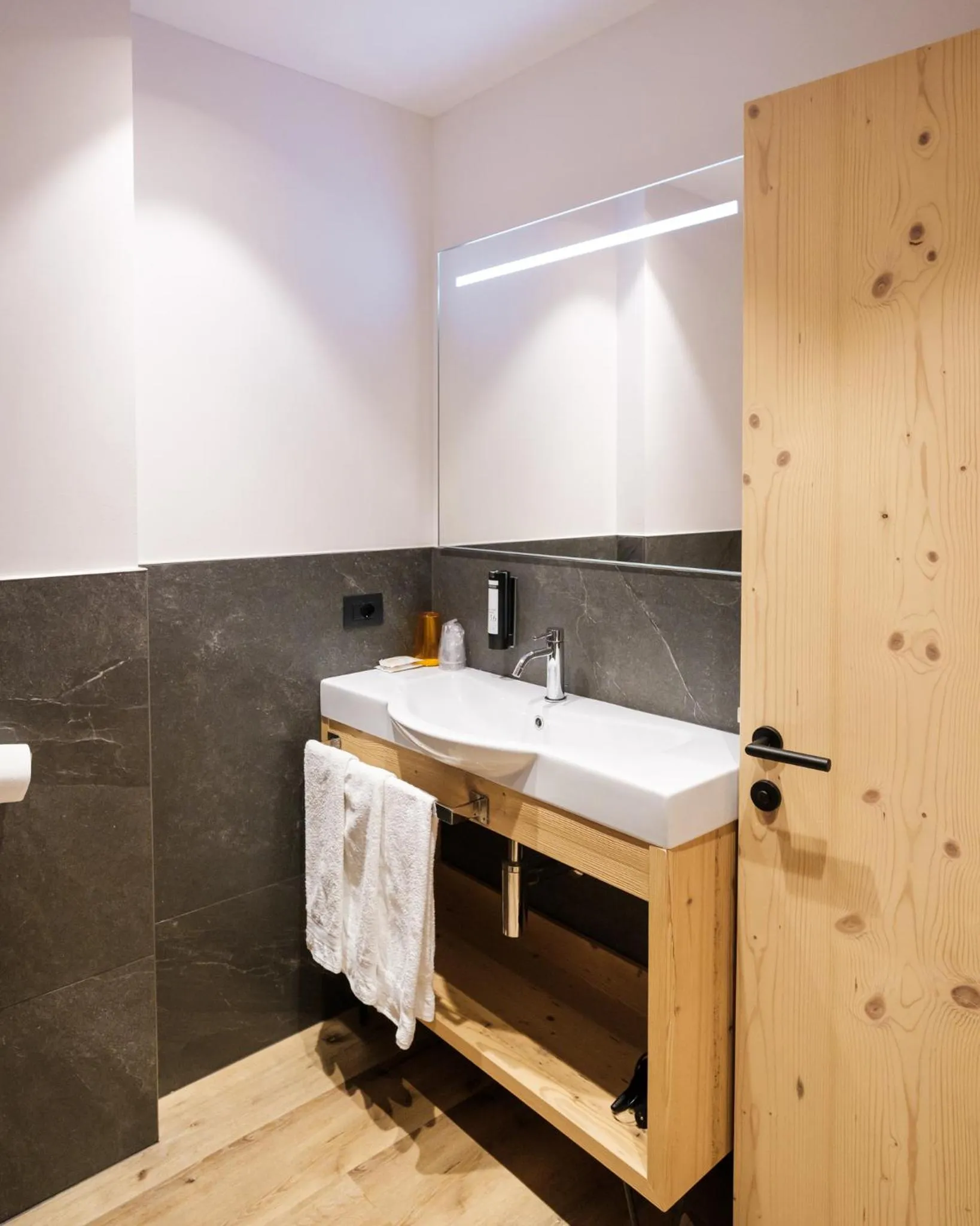 Bathroom in Hotel Piccola Baita