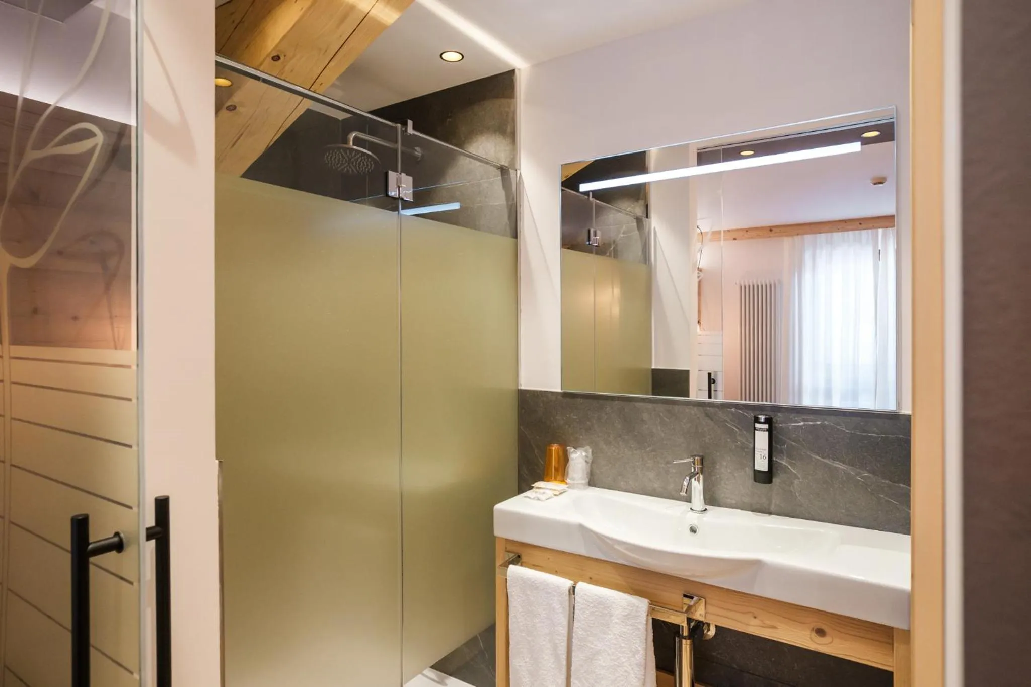 Bathroom in Hotel Piccola Baita