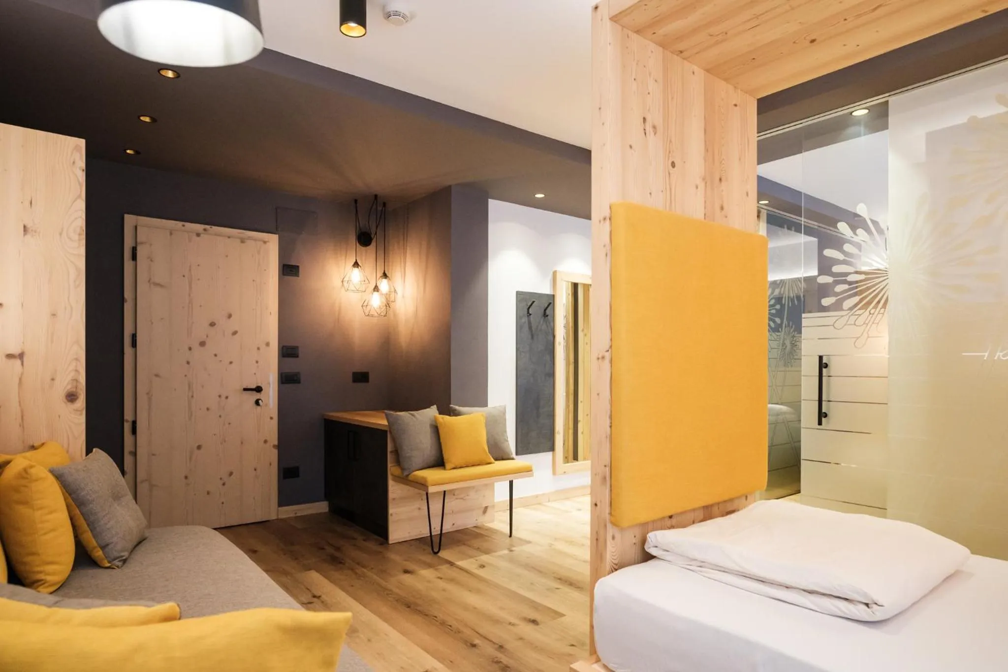 Living room, Bed in Hotel Piccola Baita