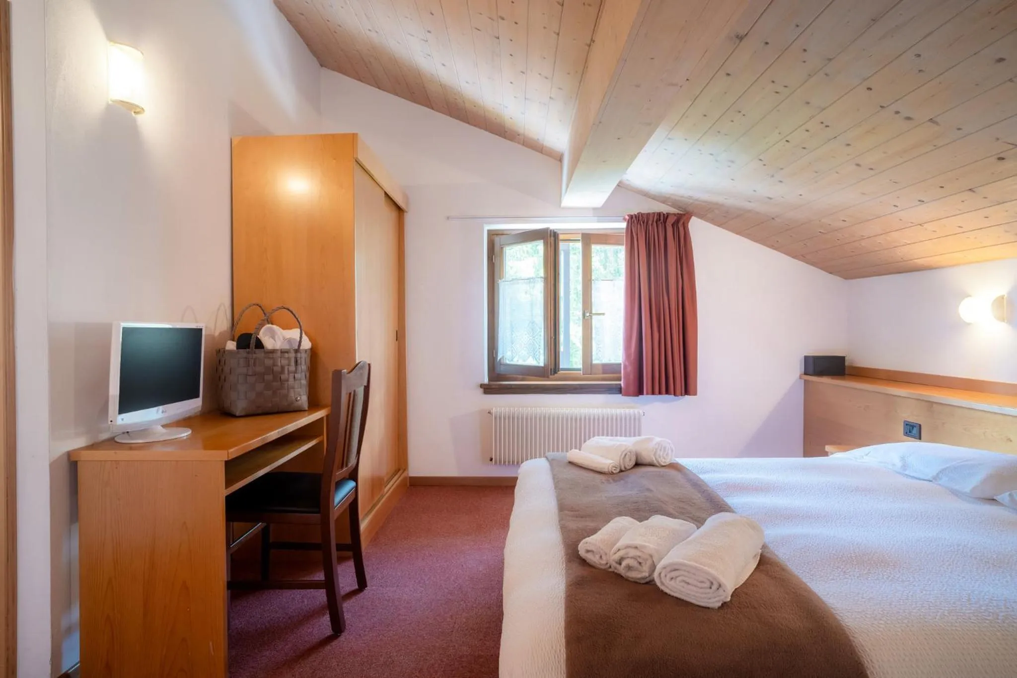 Bed in Hotel Piccola Baita