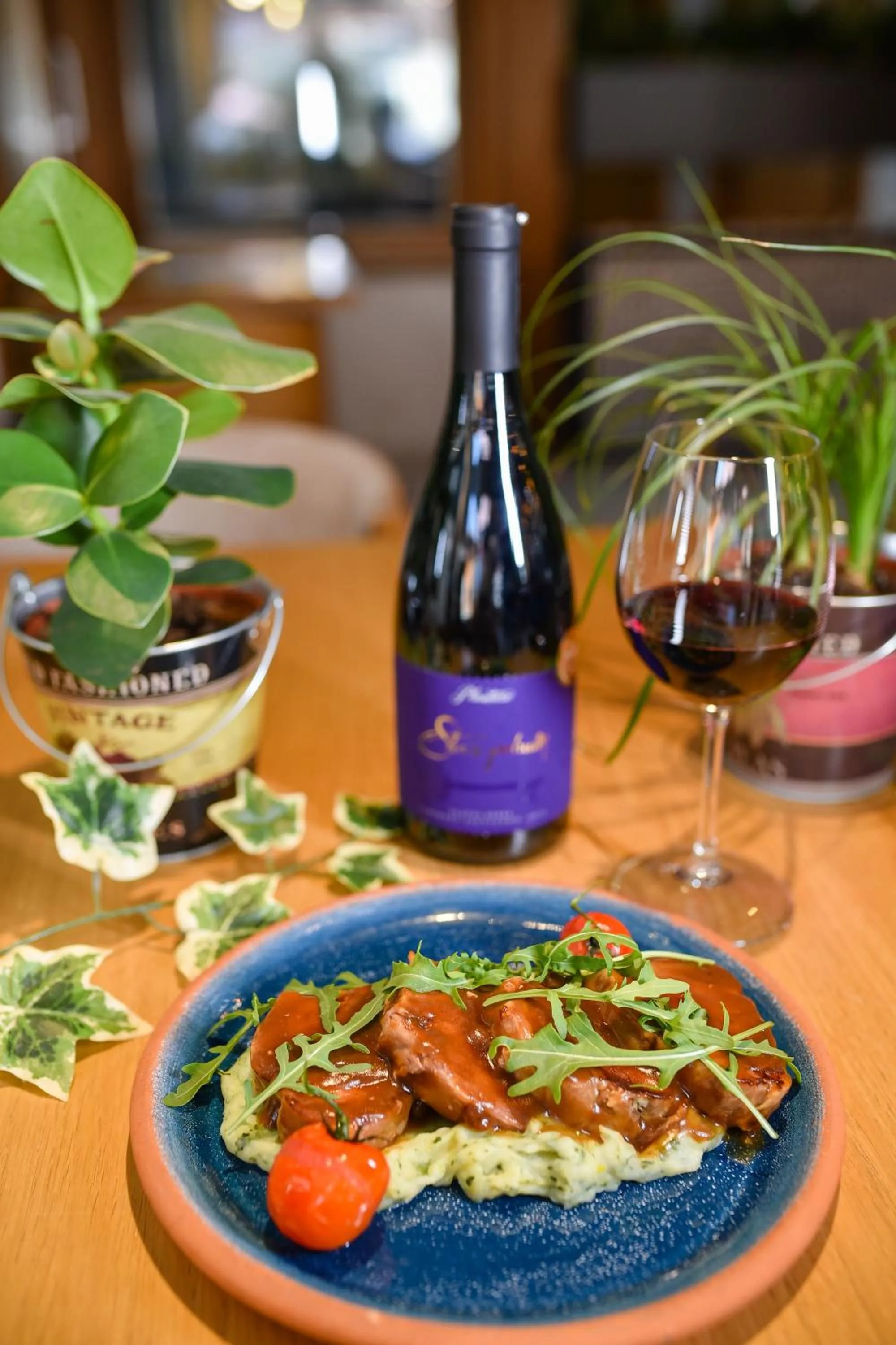 Restaurant/places to eat in Central Inn