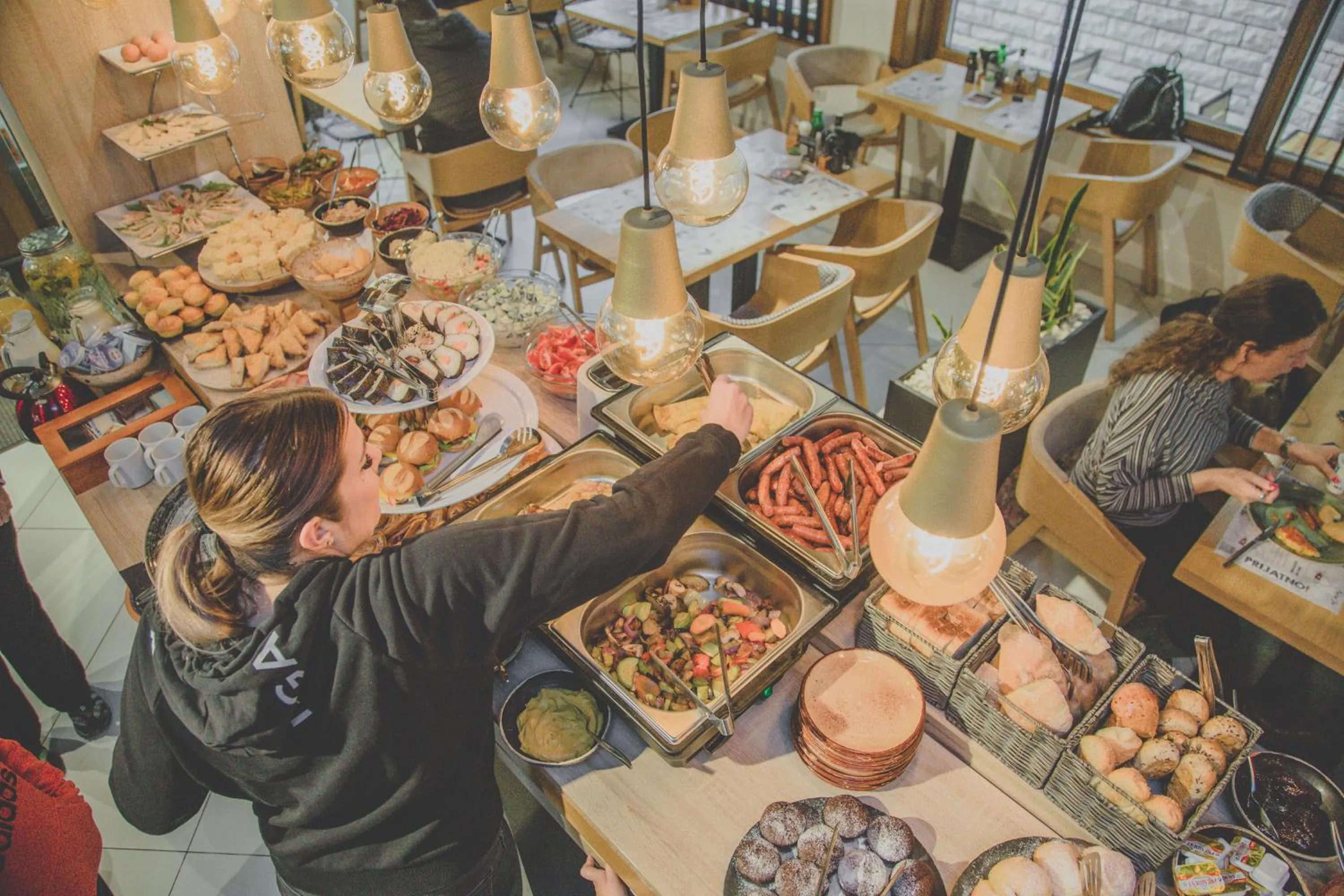 Restaurant/places to eat in Central Inn