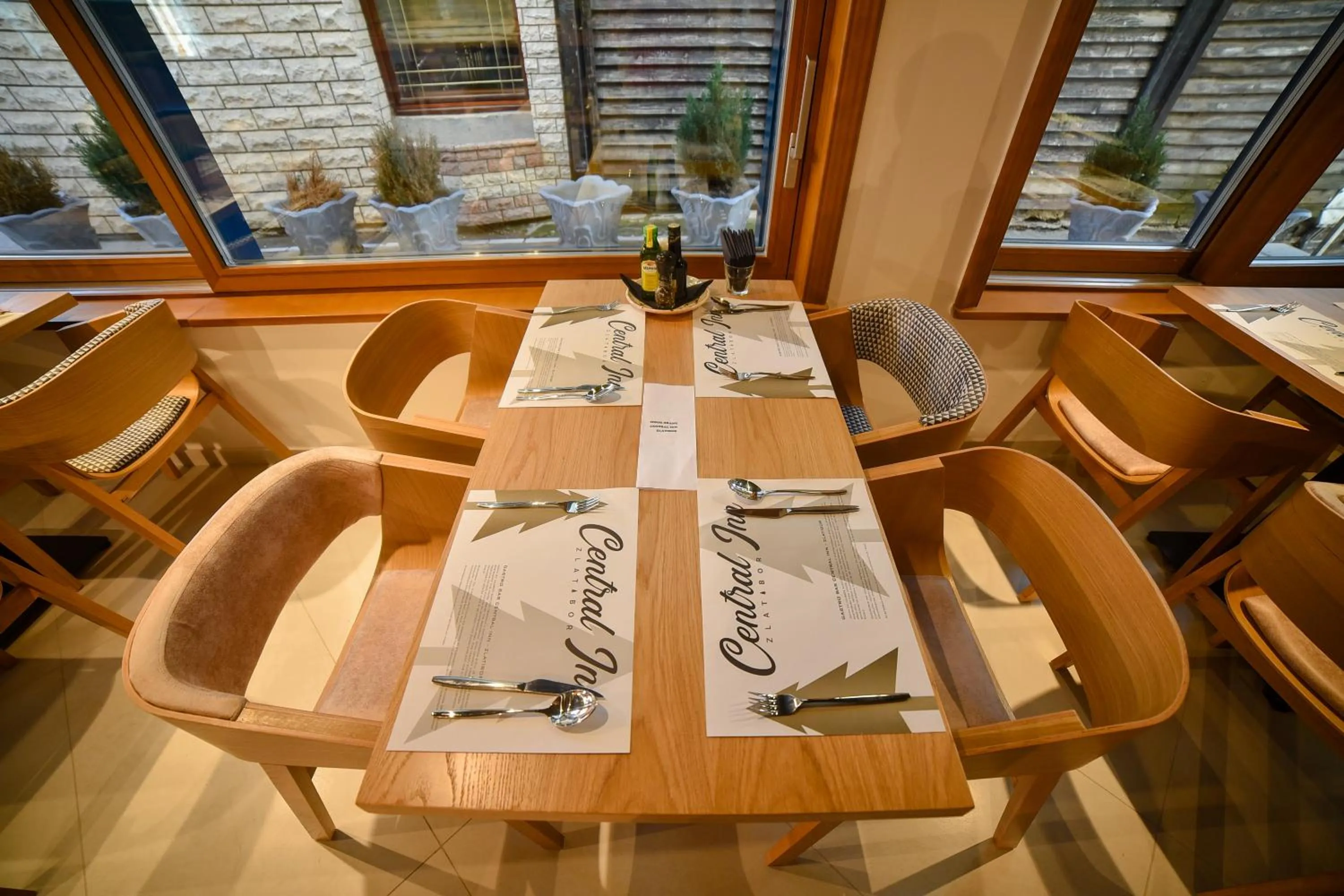 Restaurant/places to eat in Central Inn