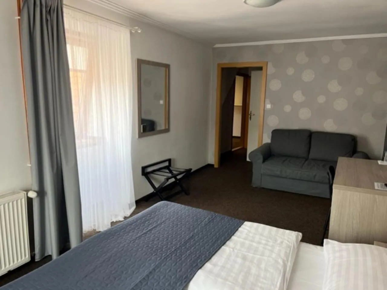 Text overlay, Bed in Hotel U Dvou medvídků