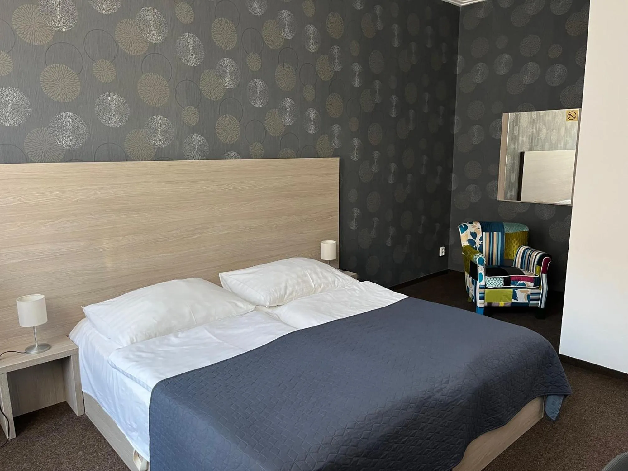 Text overlay, Bed in Hotel U Dvou medvídků