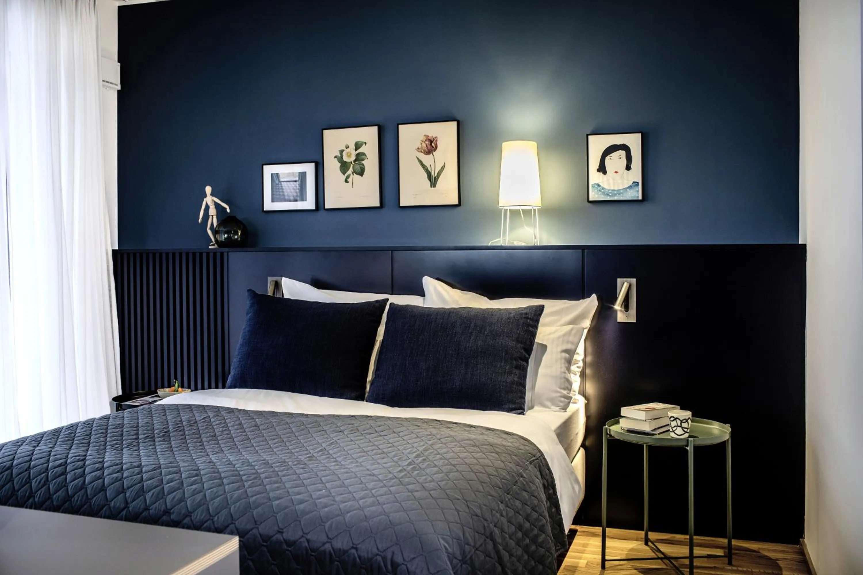 Bed in THE FLAG Oskar M.