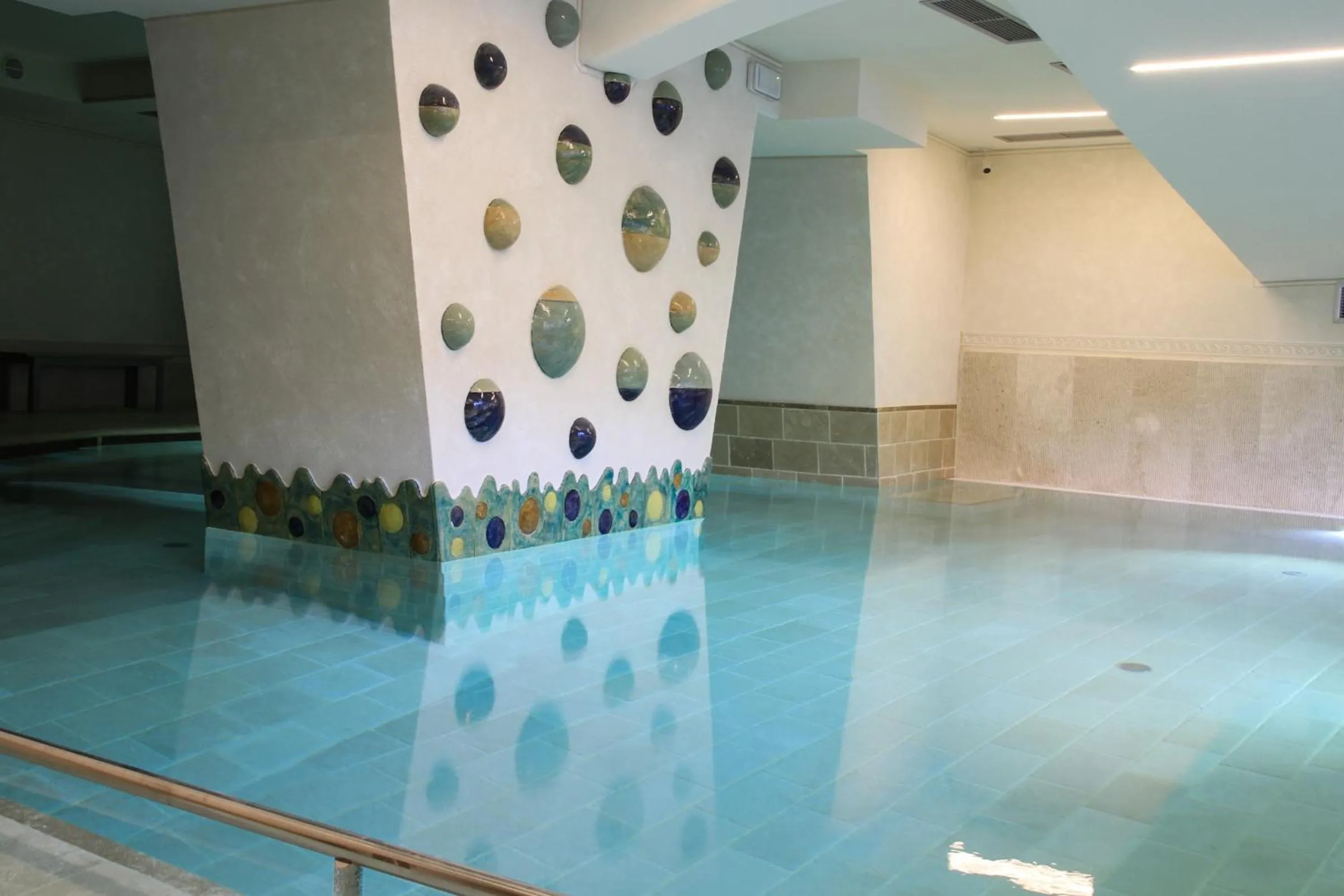 Swimming pool in Dolomiti Hotel Cozzio