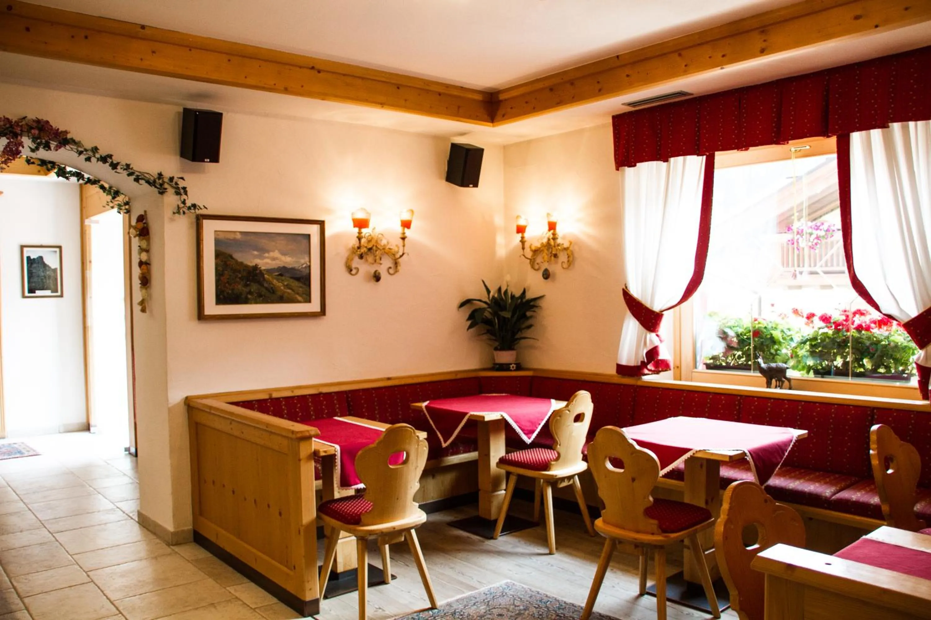 Lounge or bar in Dolomiti Hotel Cozzio