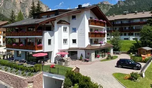 Garni Hotel Mezdi Garni Hotel Mezdi