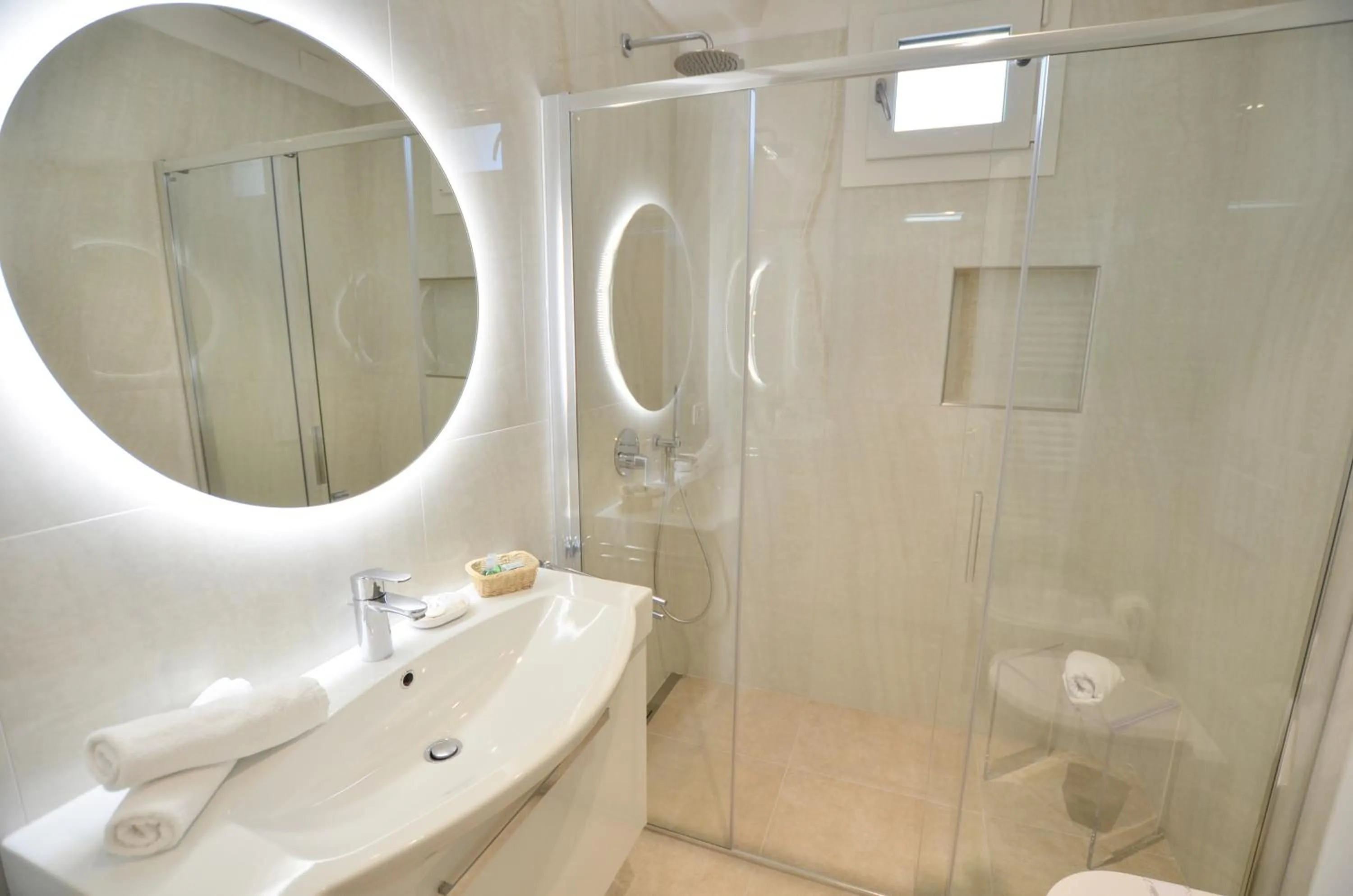 Bathroom in Villa Phoenix - Lake Apartments