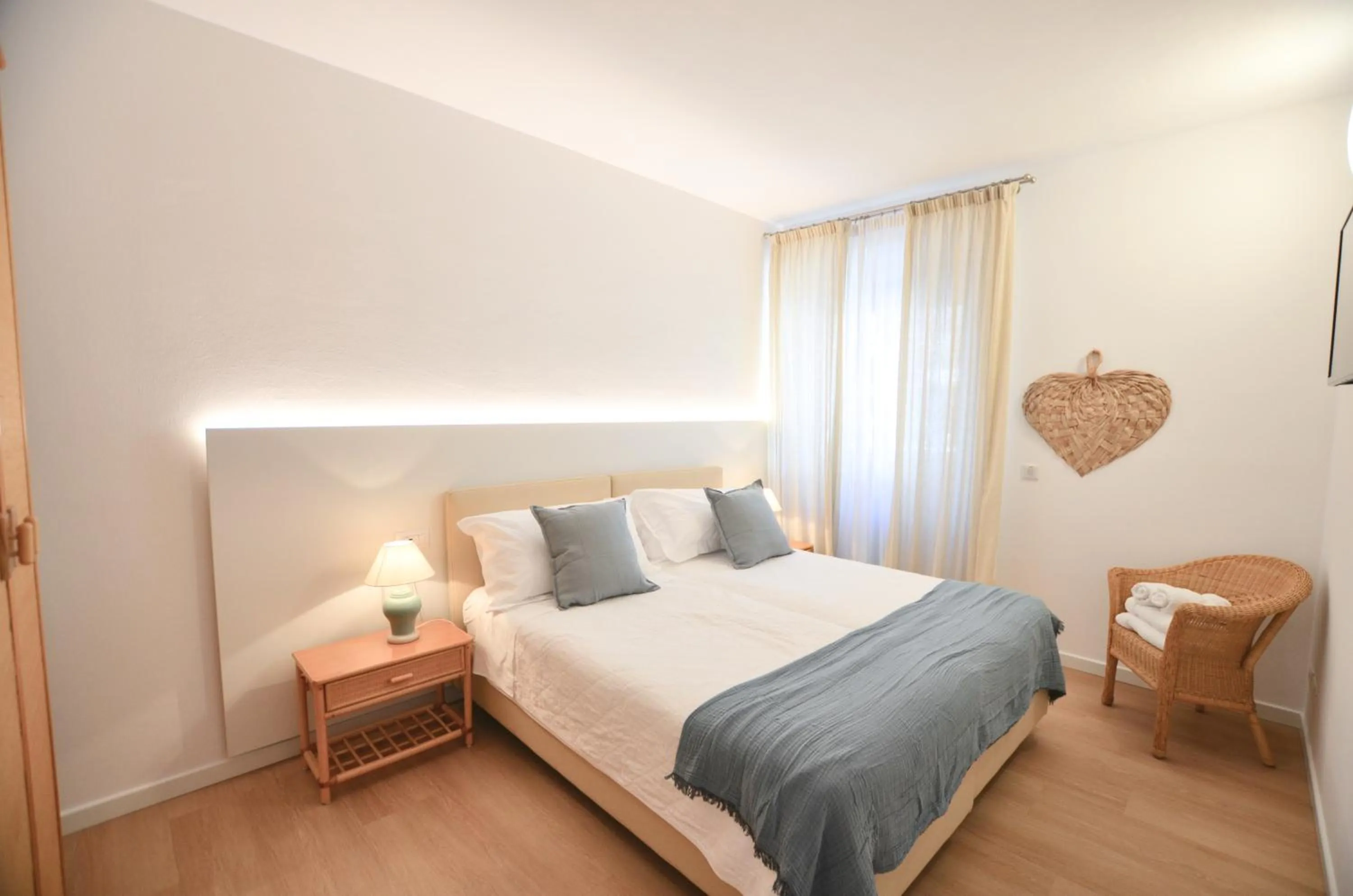 Bedroom, Bed in Villa Phoenix - Lake Apartments