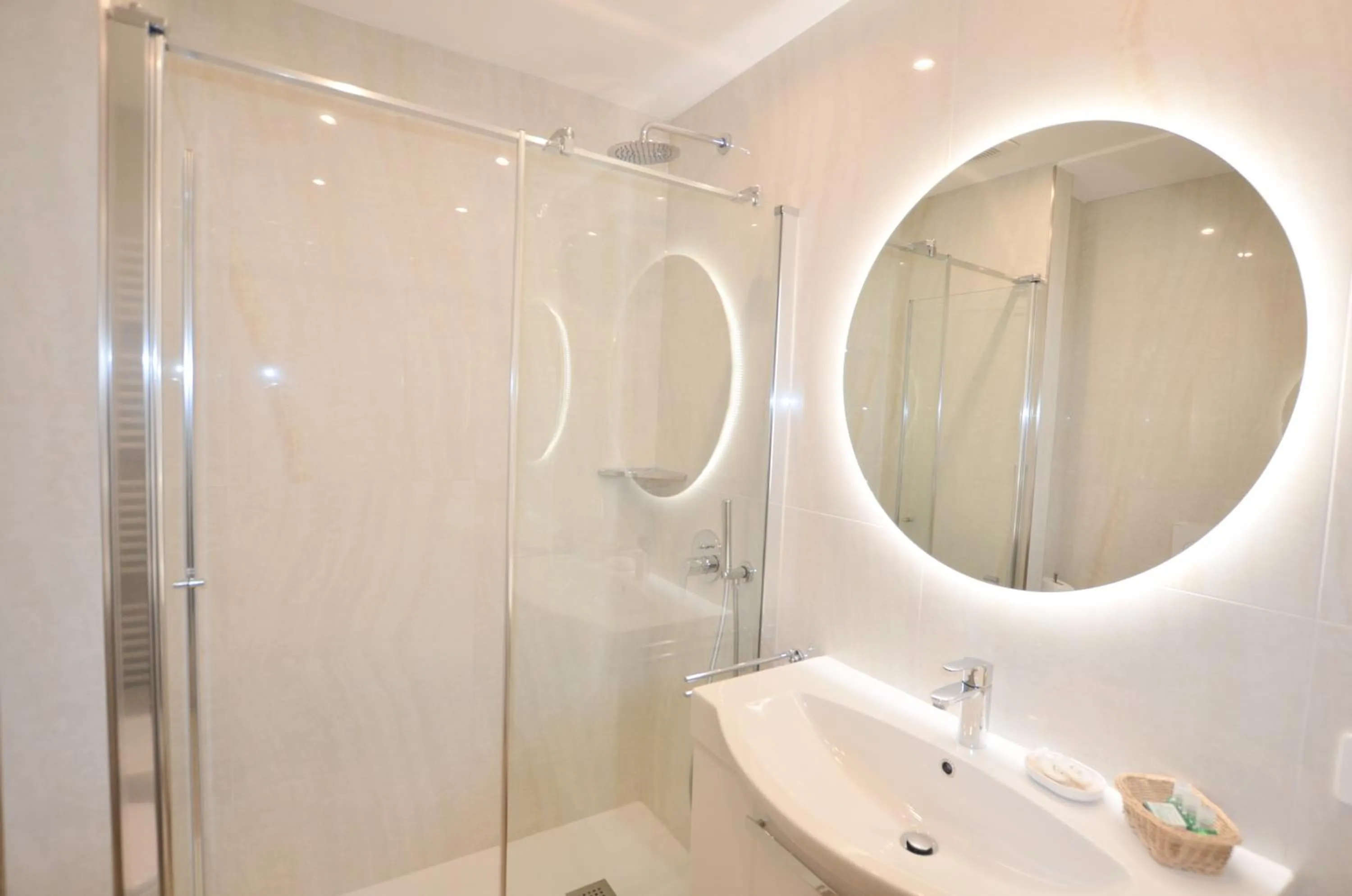 Bathroom in Villa Phoenix - Lake Apartments