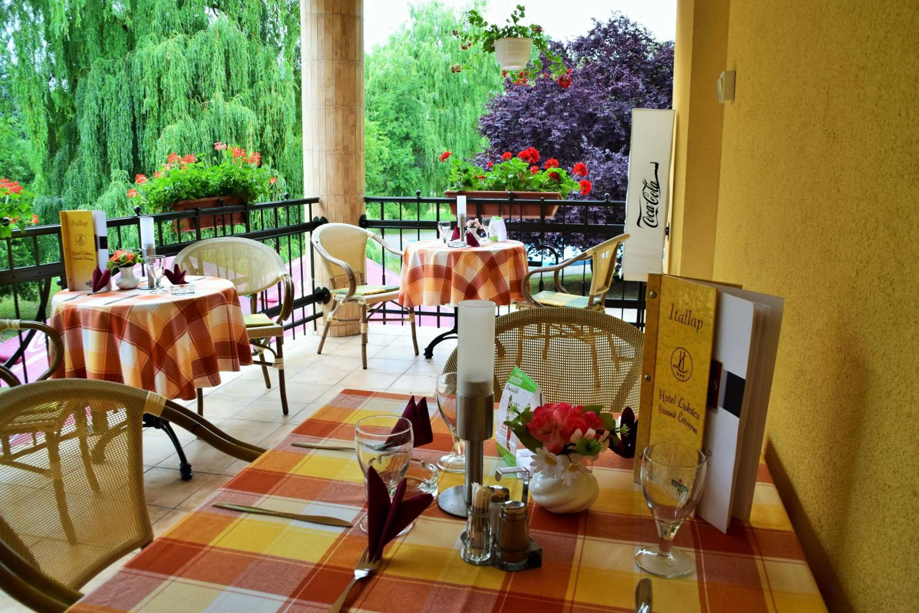 Restaurant/places to eat in Hotel Lukács Superior