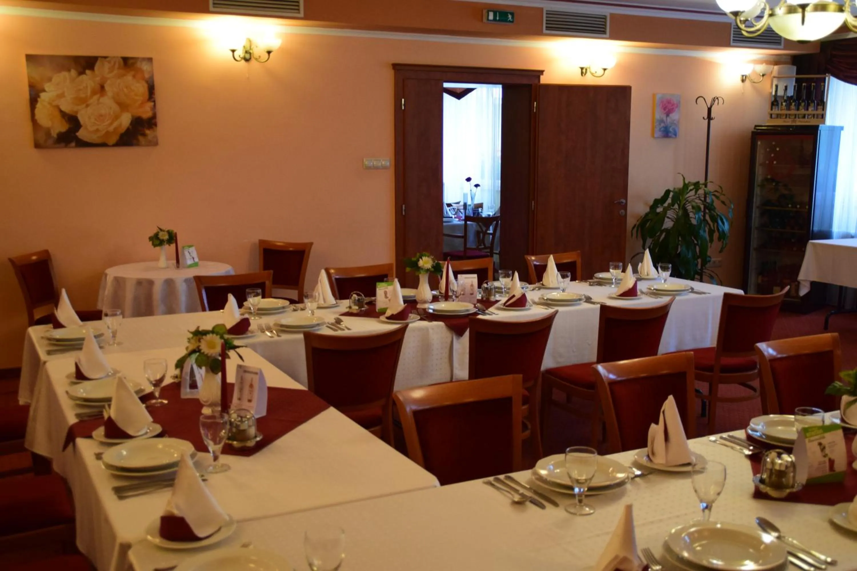 Restaurant/places to eat in Hotel Lukács Superior