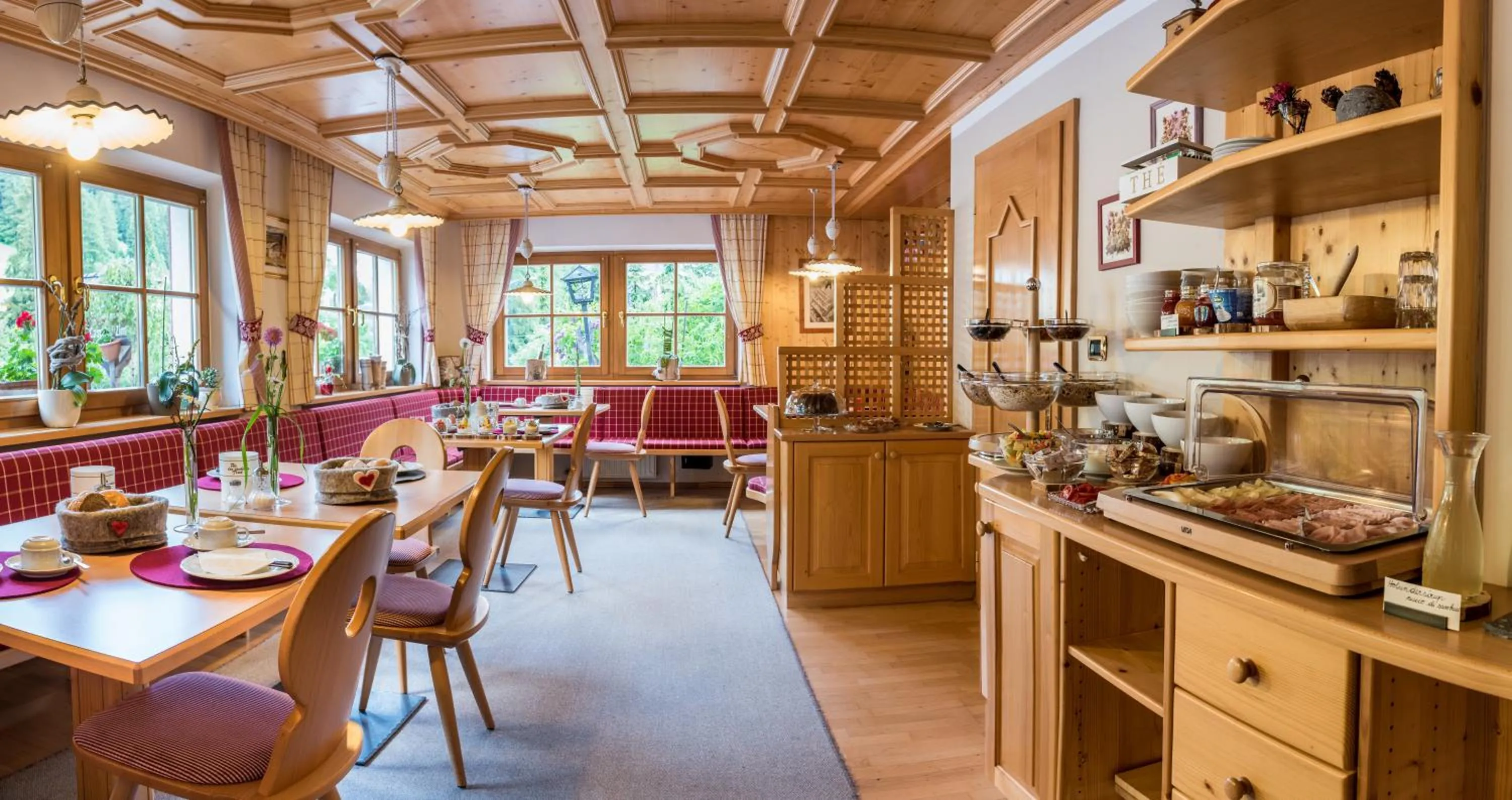 Restaurant/places to eat in Garni Ortles