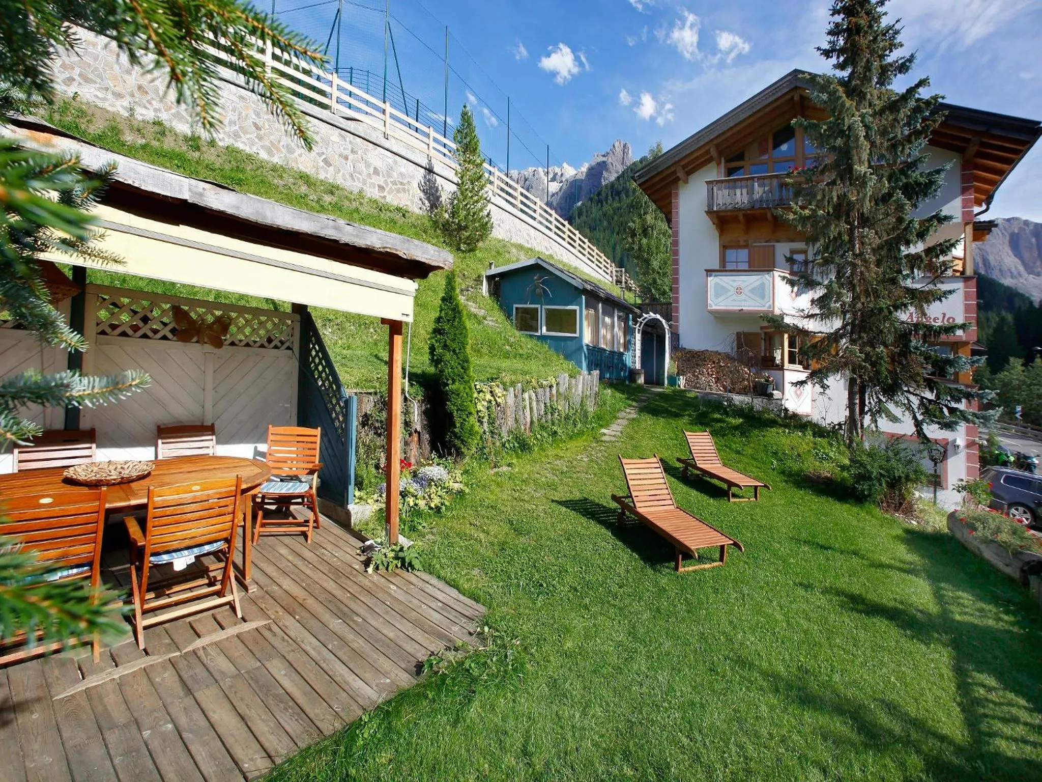 Property building in Garni Ortles