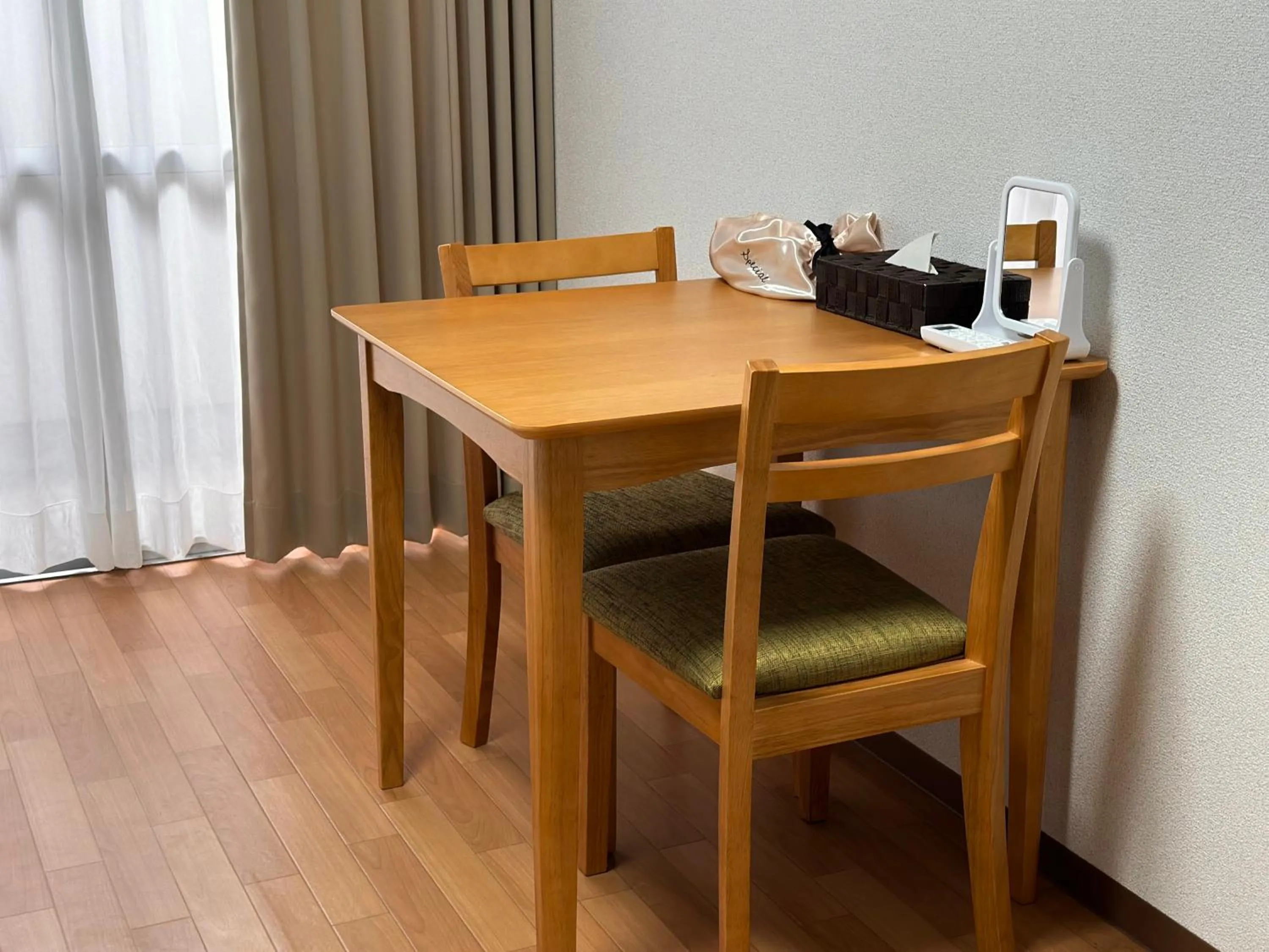 Photo of the whole room in TRAVEL&BOOK HOTEL HULATONCABIN TAKAMATSU