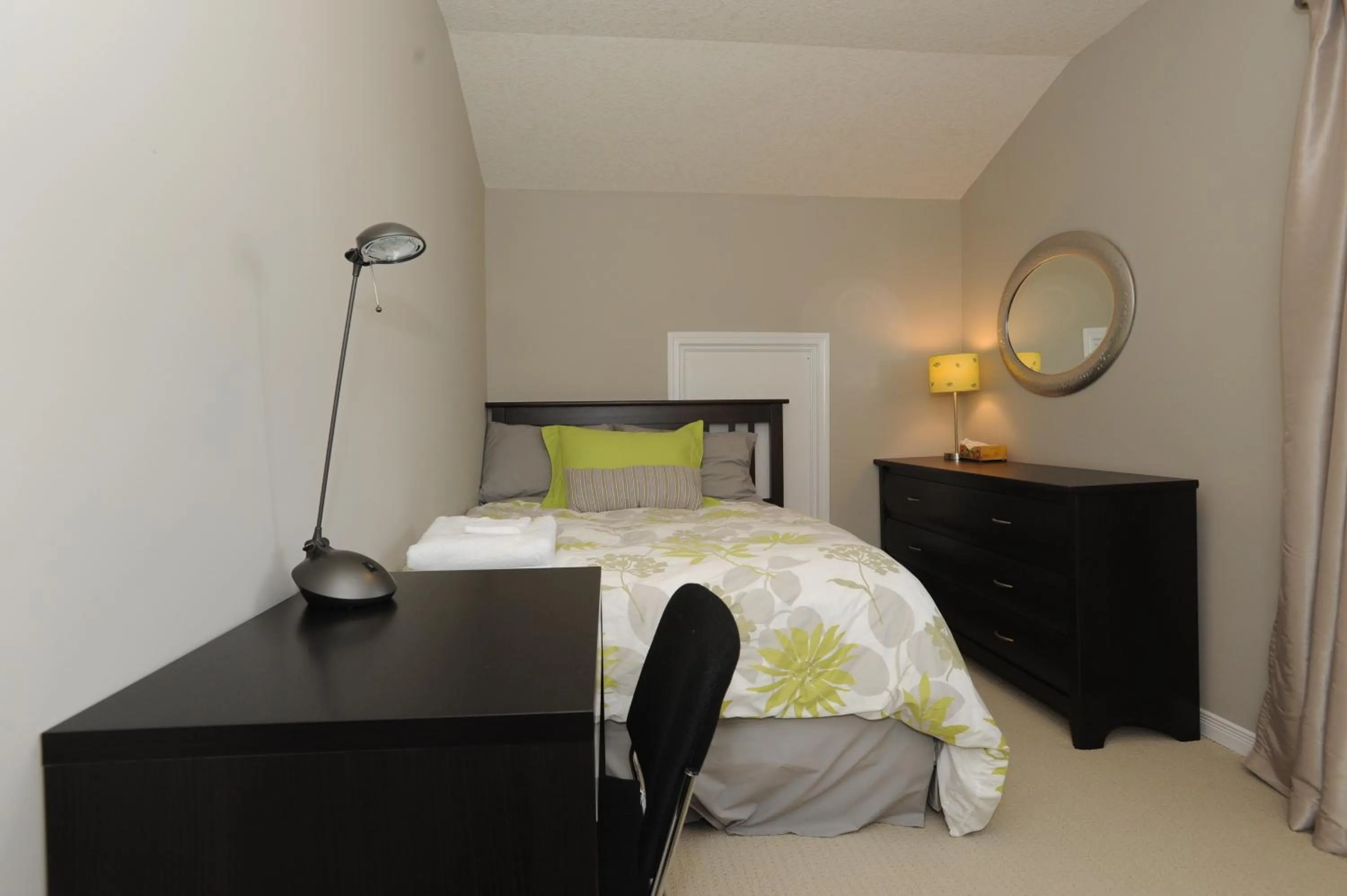 Bedroom, Bed in Boardwalk Homes - Vacation Homes & Executive Suites