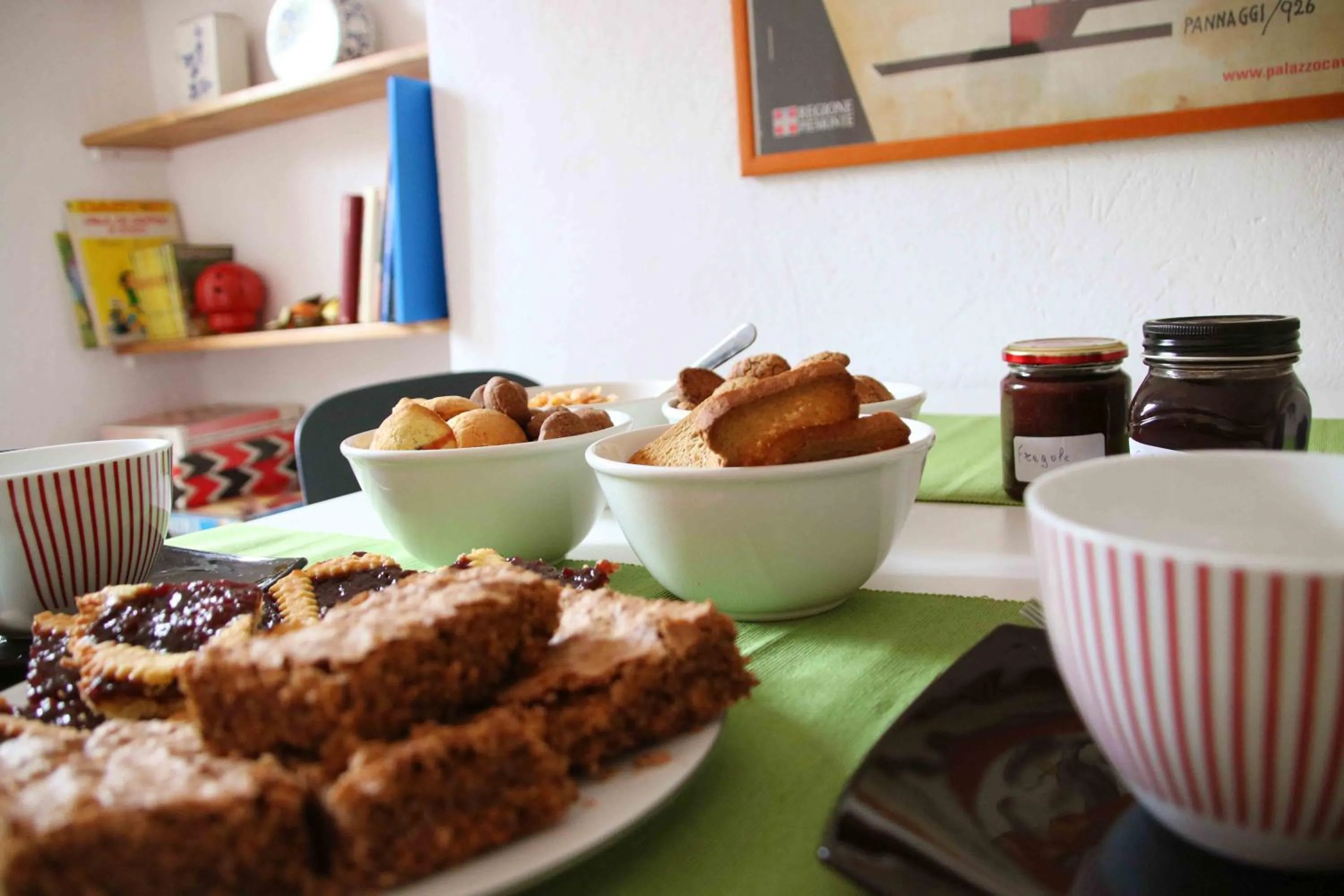 Italian breakfast in la casa in collina