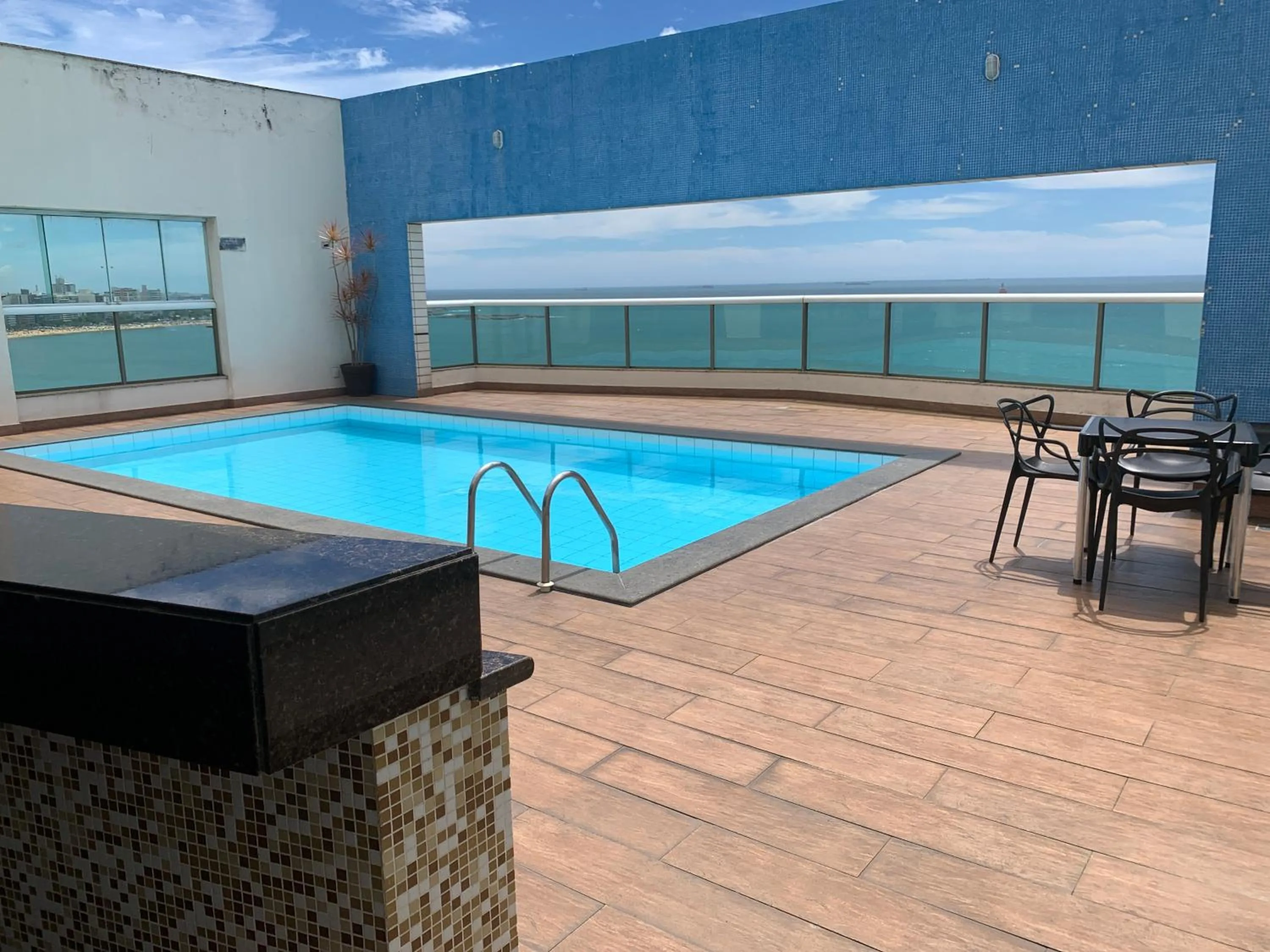 Swimming pool in Ocean Flat Premium com vista para o mar