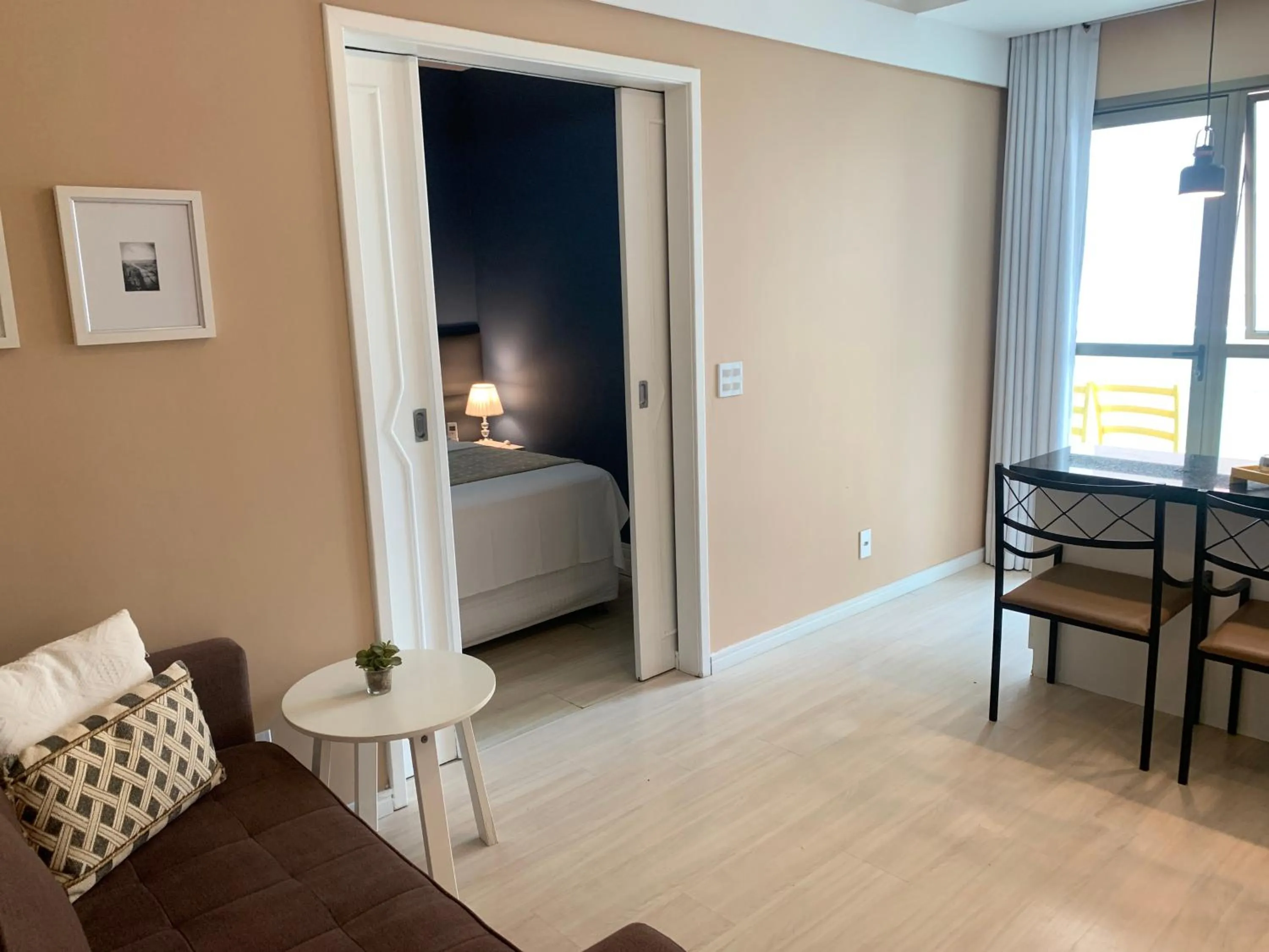 Living room, Bed in Ocean Flat Premium com vista para o mar