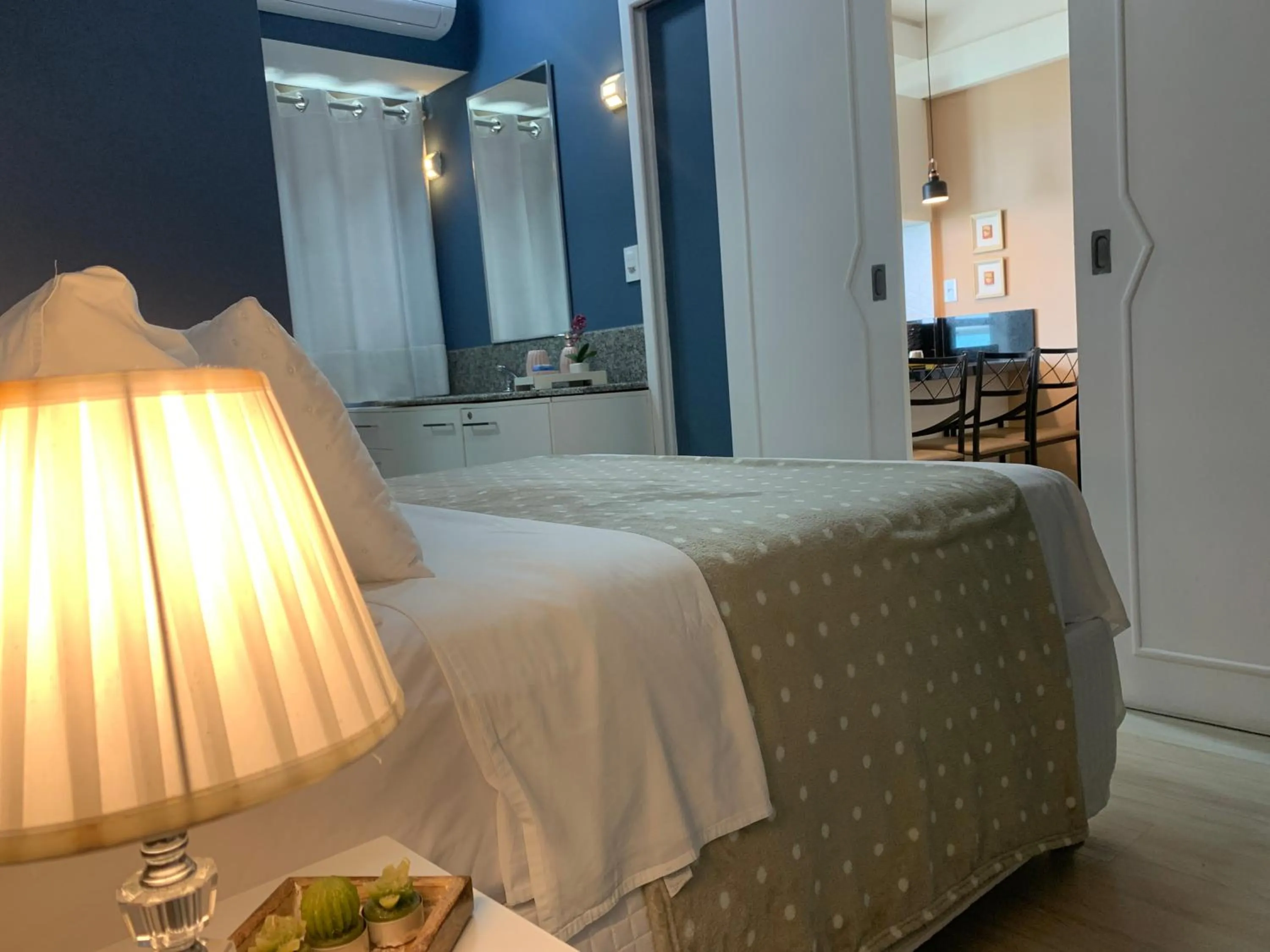 Photo of the whole room, Bed in Ocean Flat Premium com vista para o mar