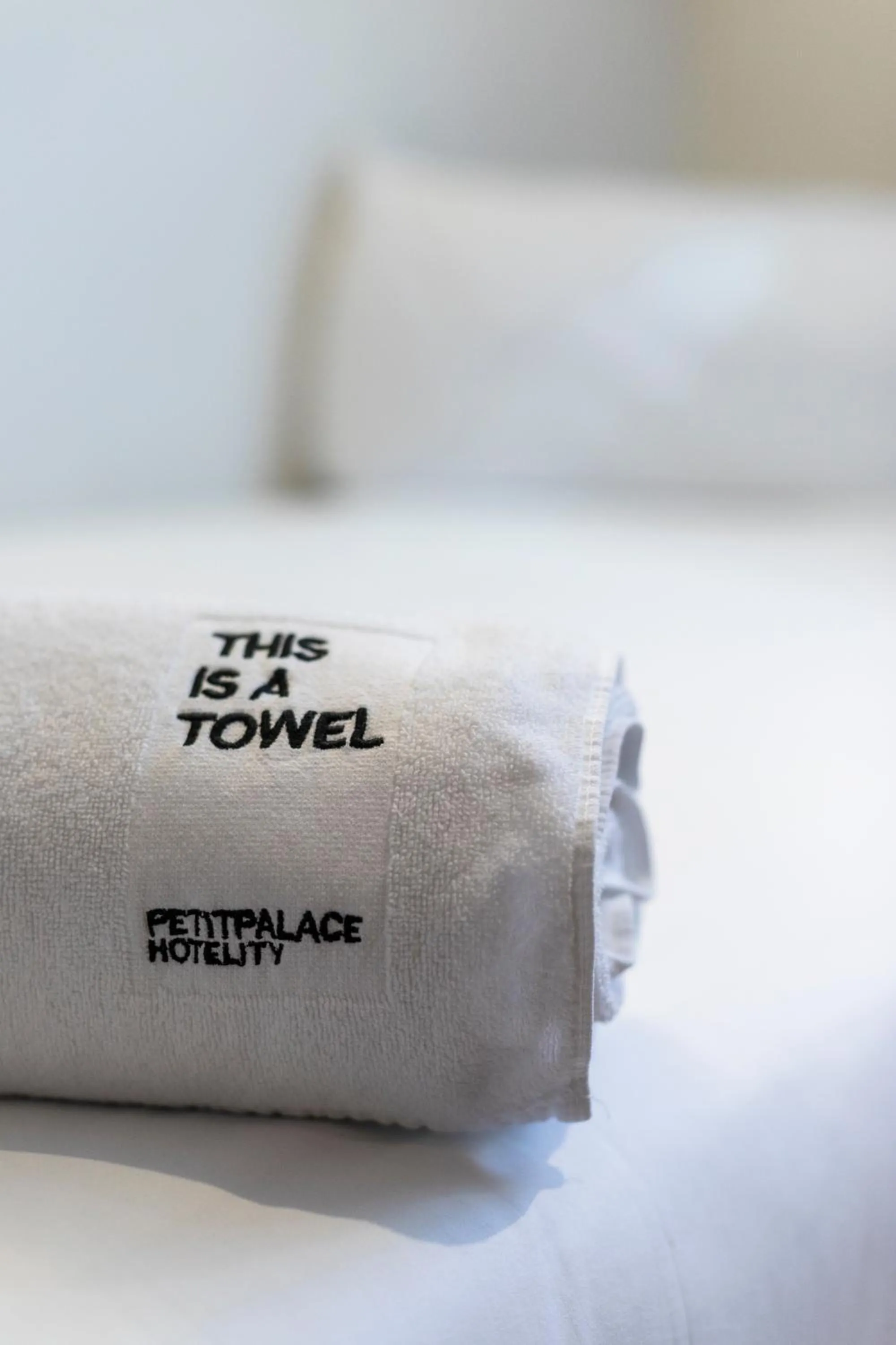 towels, Bed in Petit Palace Santa Bárbara