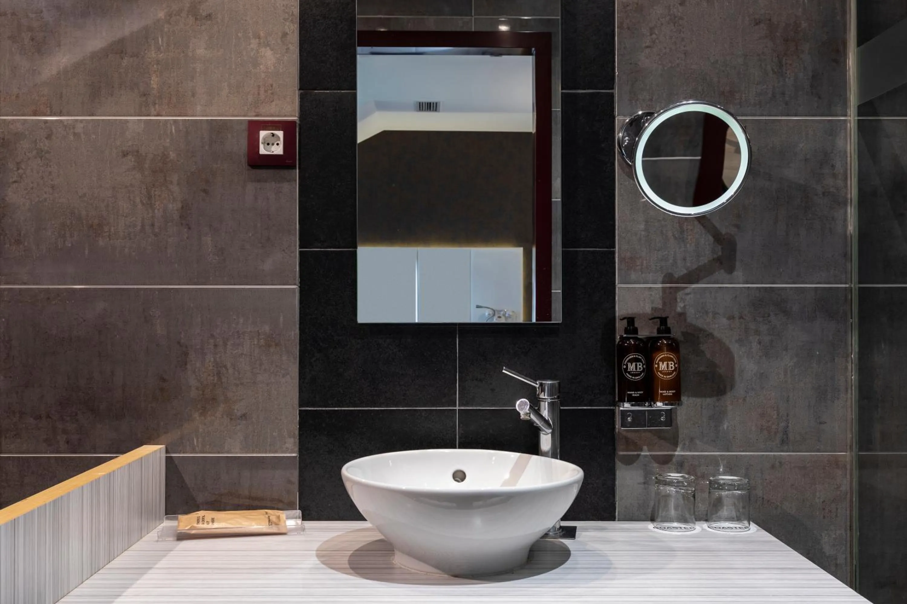 Bathroom in Petit Palace Santa Bárbara