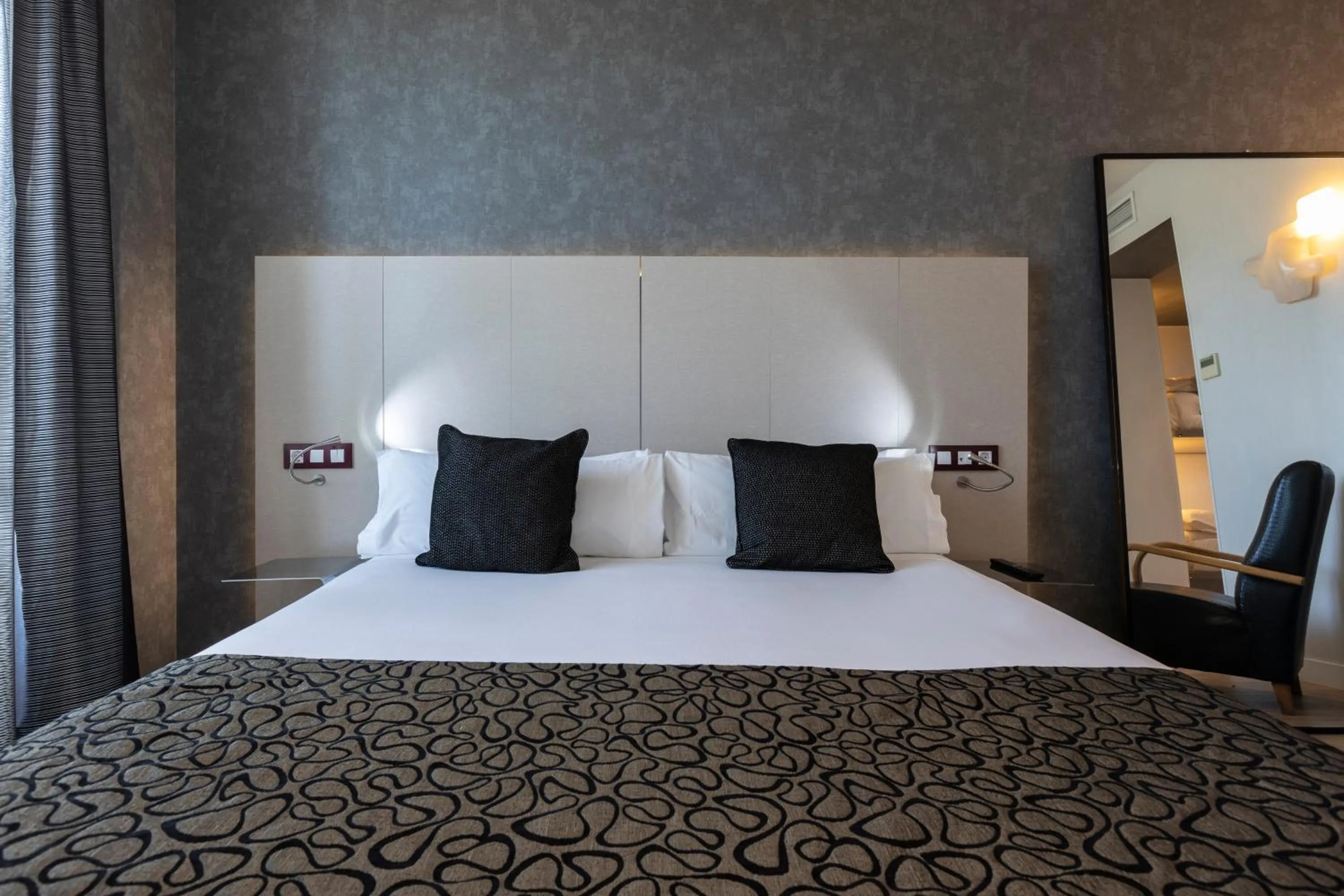 Bedroom, Bed in Petit Palace Santa Bárbara