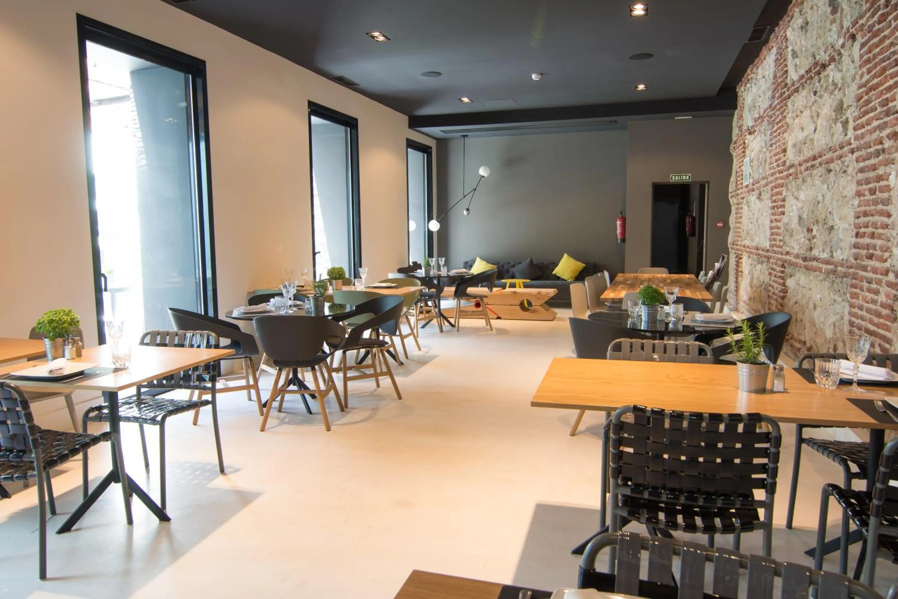 Restaurant/places to eat in Petit Palace Santa Bárbara