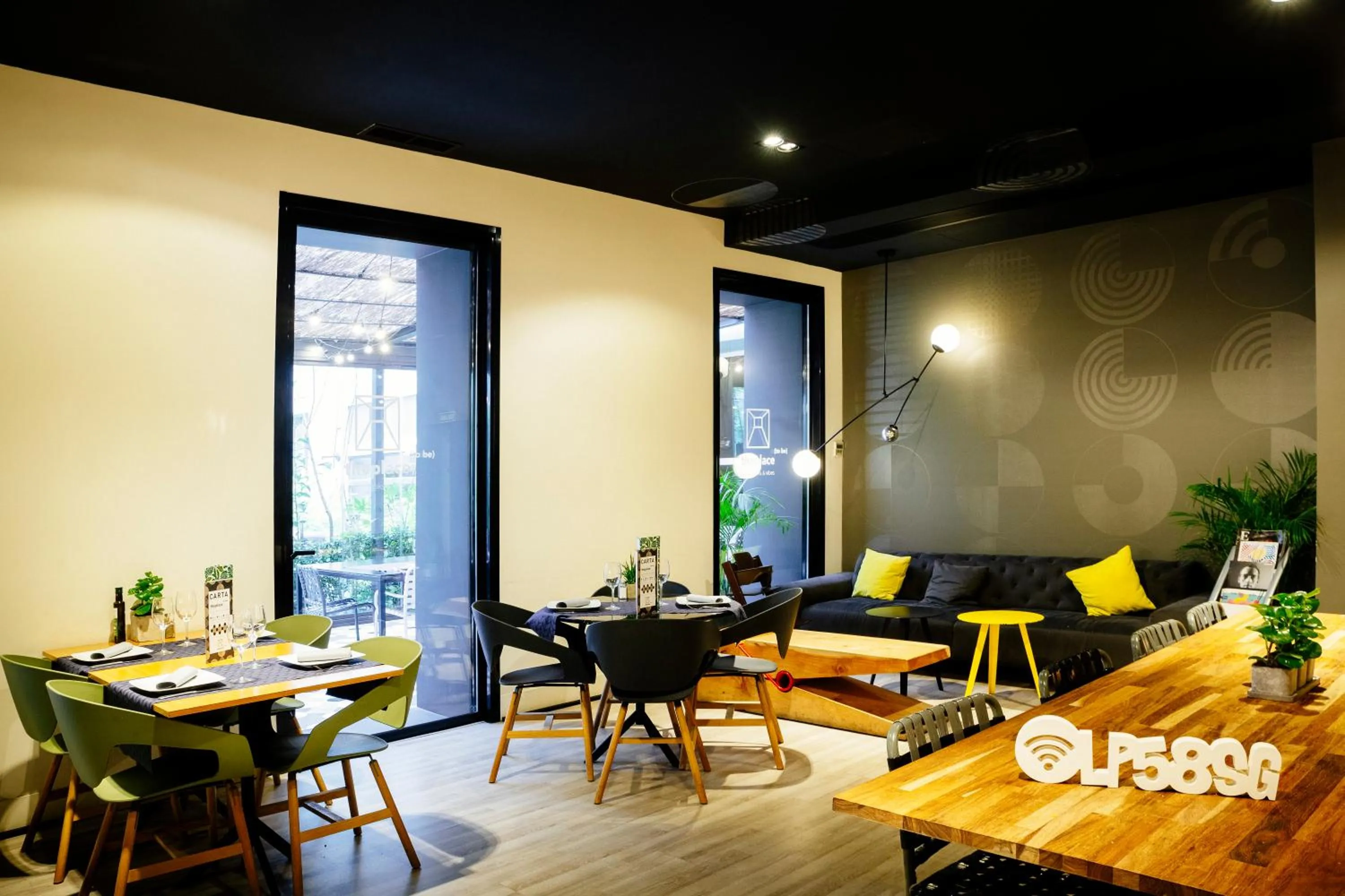 Restaurant/places to eat in Petit Palace Santa Bárbara