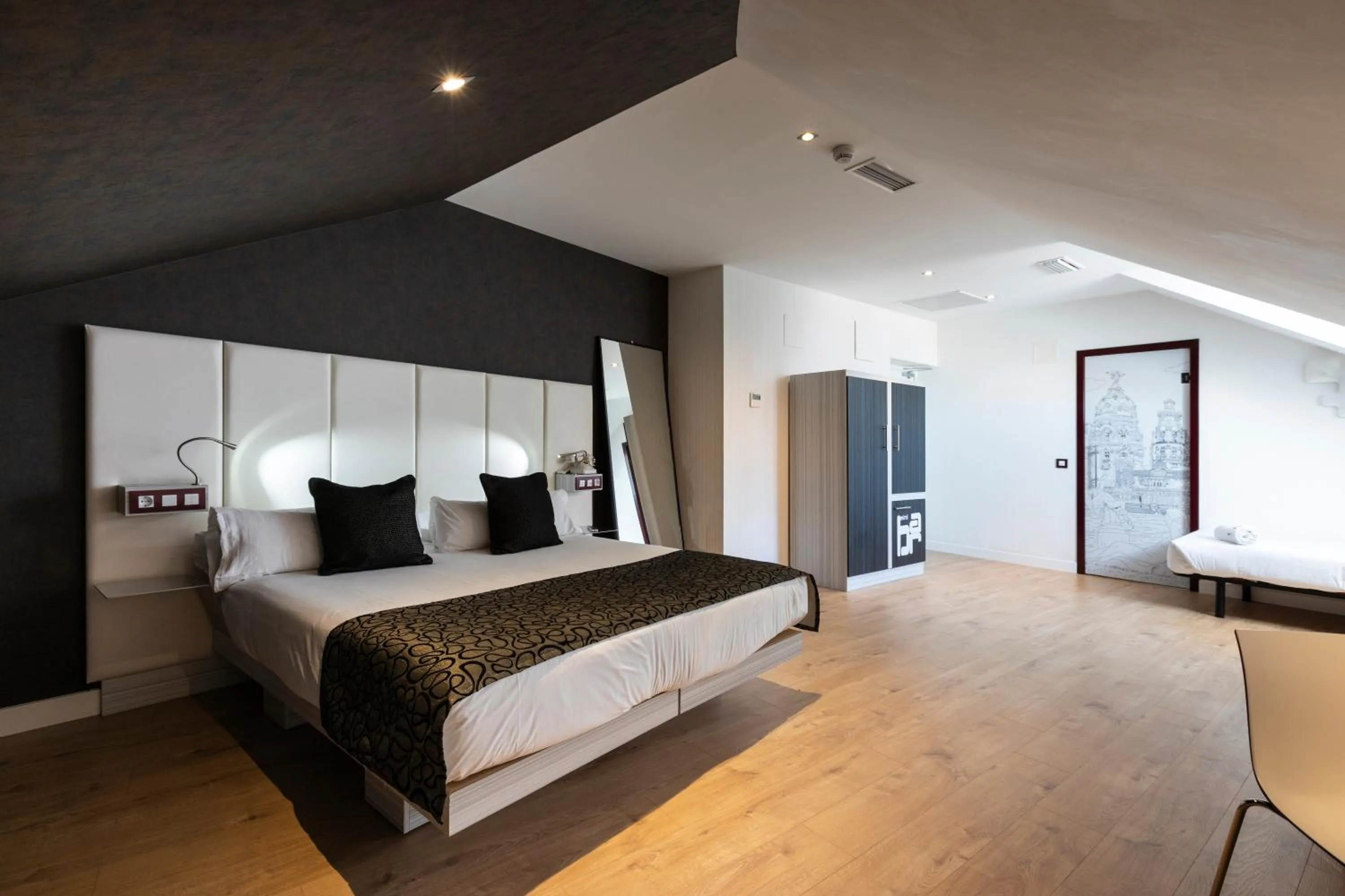 Bedroom, Bed in Petit Palace Santa Bárbara