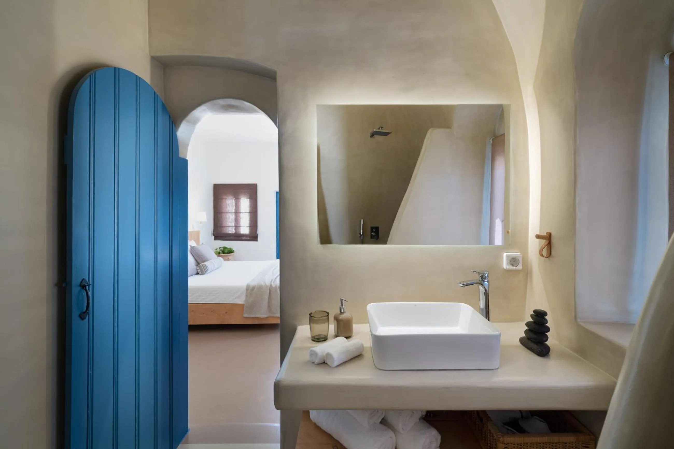 Bathroom, Bed in Nalas Suites